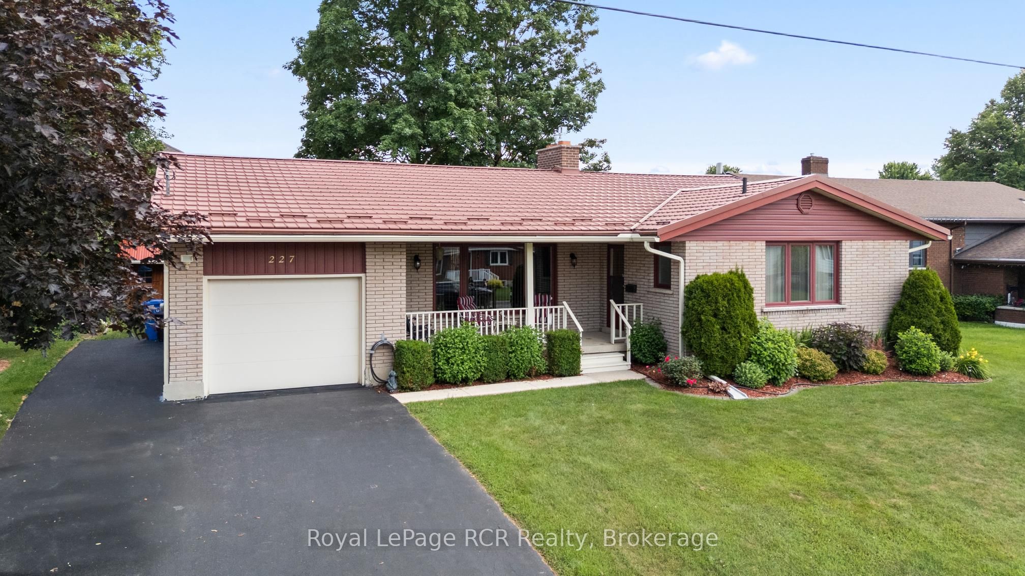 227 15th Avenue Property Photo 2