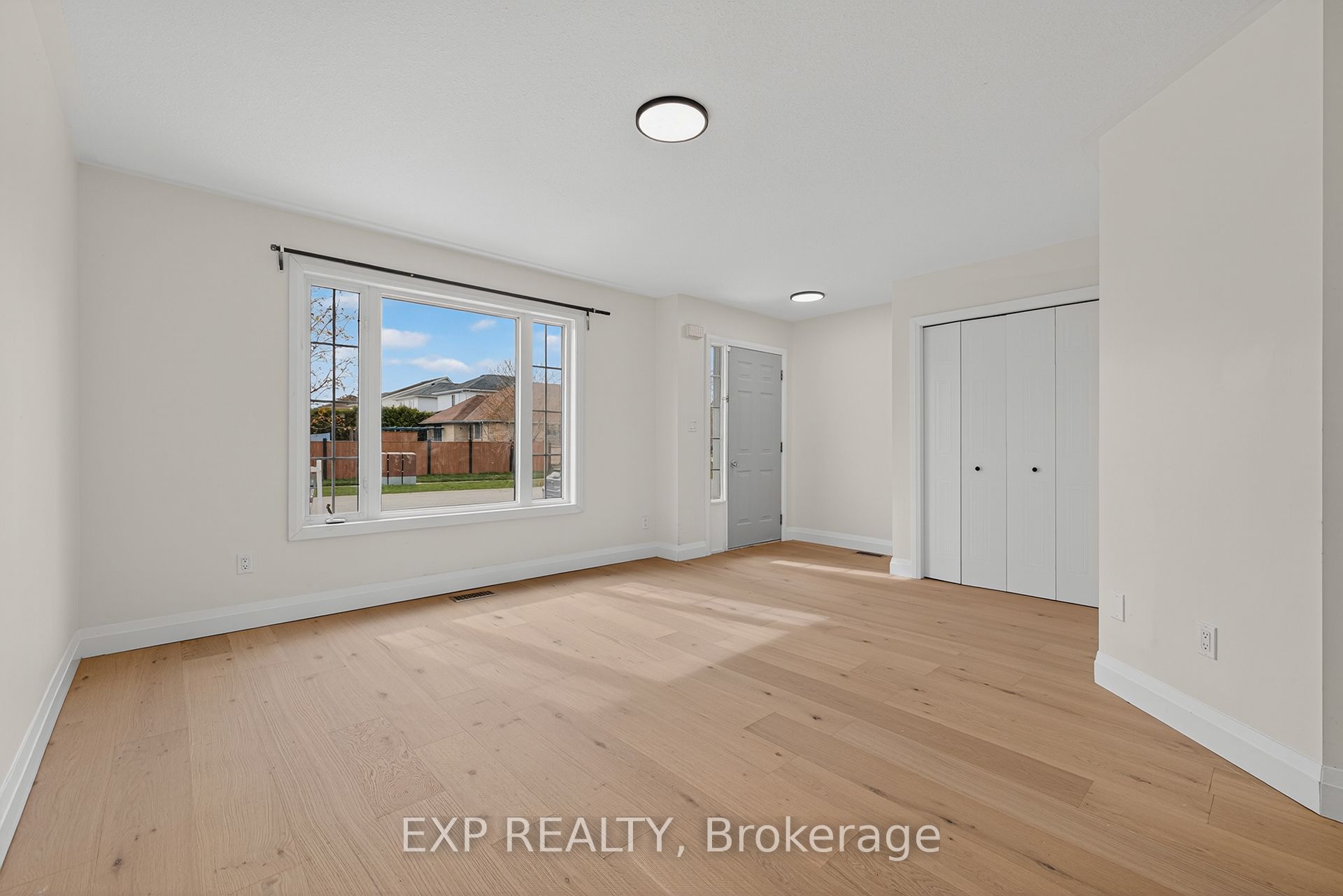 101 Anastasia Crescent Property Photo 3