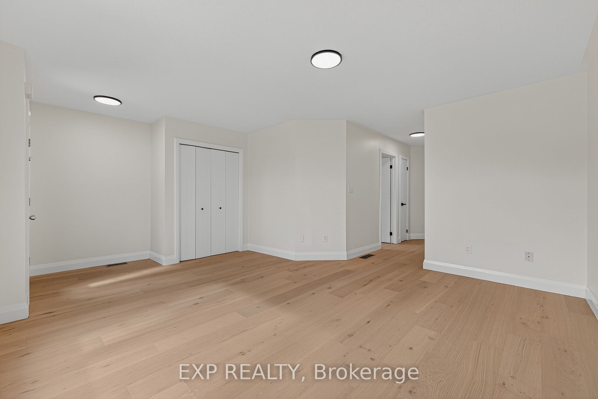 101 Anastasia Crescent Property Photo 4