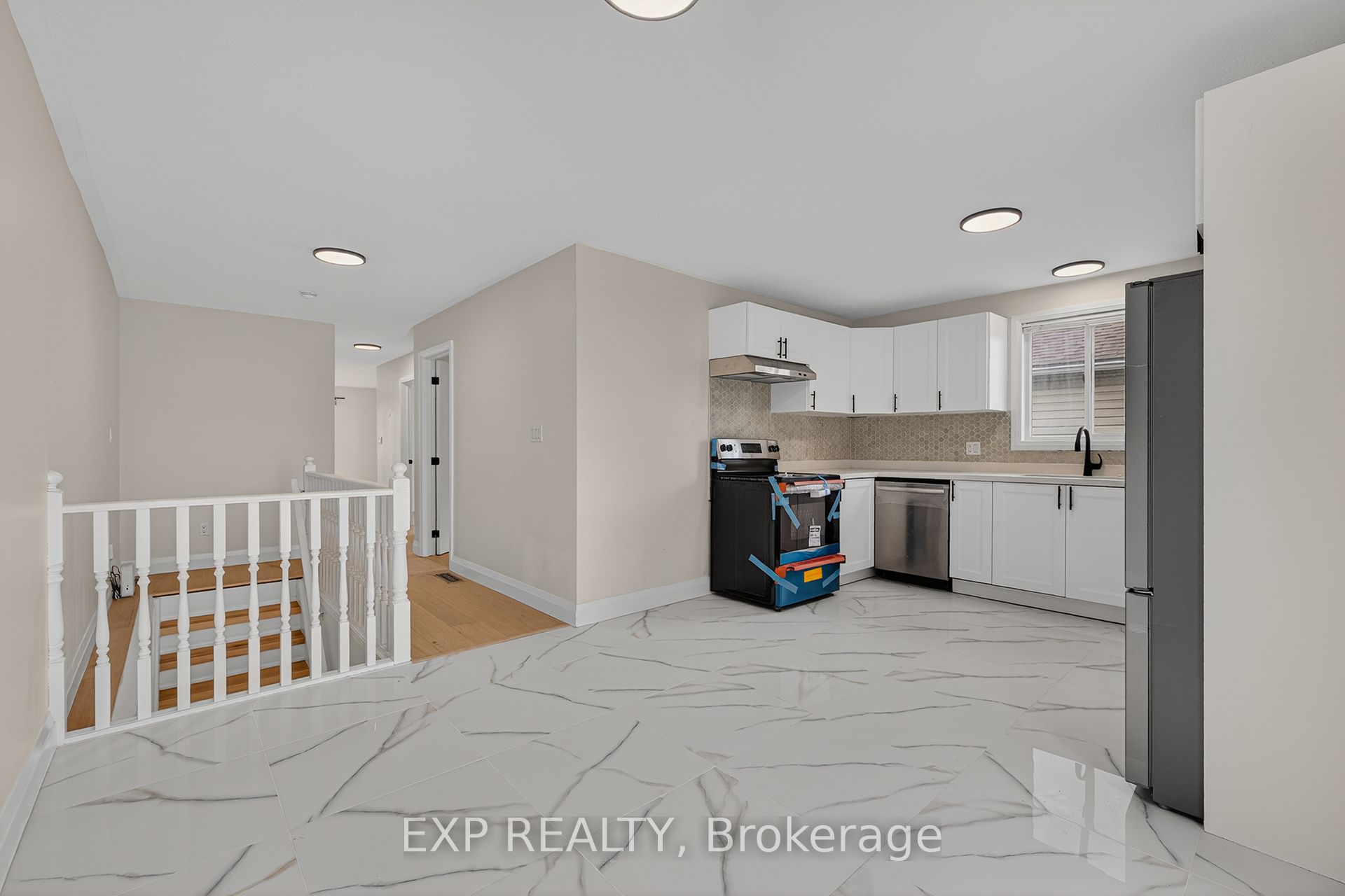 101 Anastasia Crescent Property Photo 6