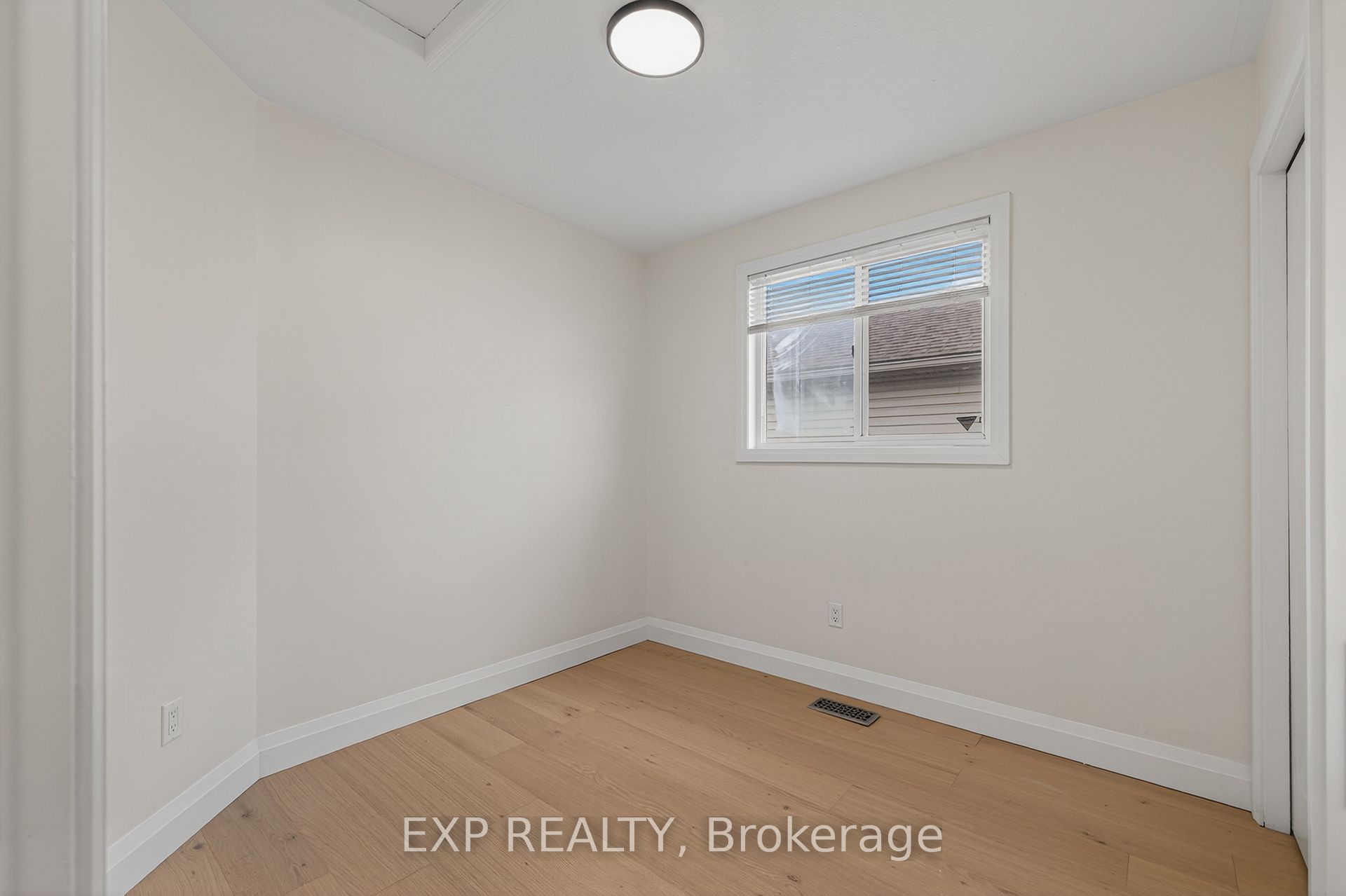 101 Anastasia Crescent Property Photo 11
