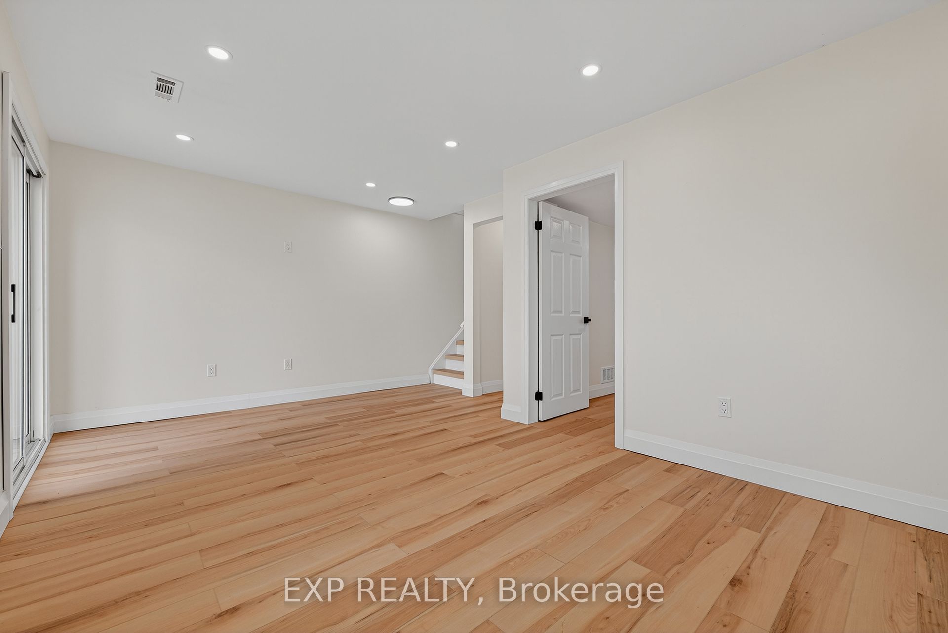 101 Anastasia Crescent Property Photo 16