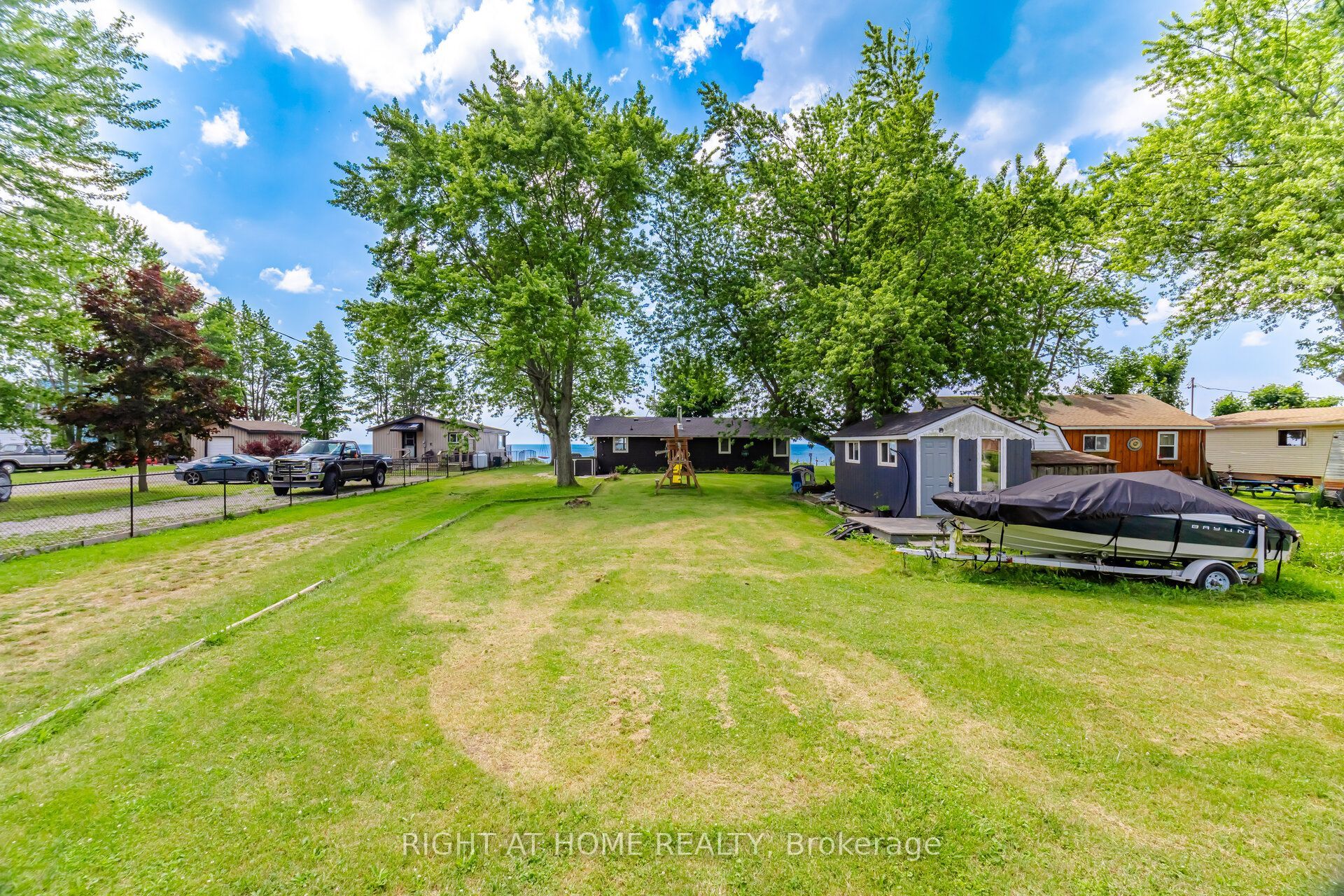 33 Derner Line Property Photo 1