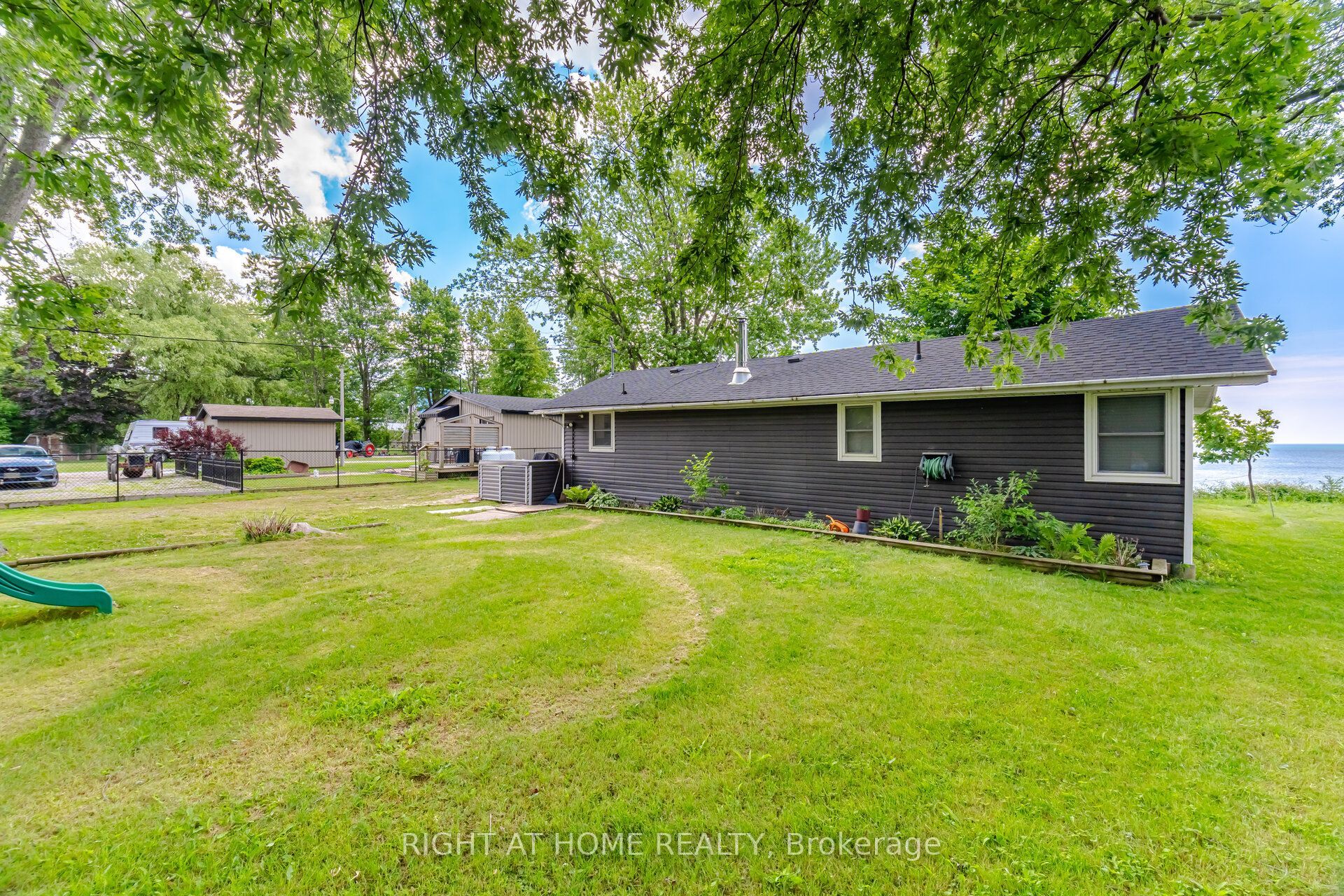 33 Derner Line Property Photo 2
