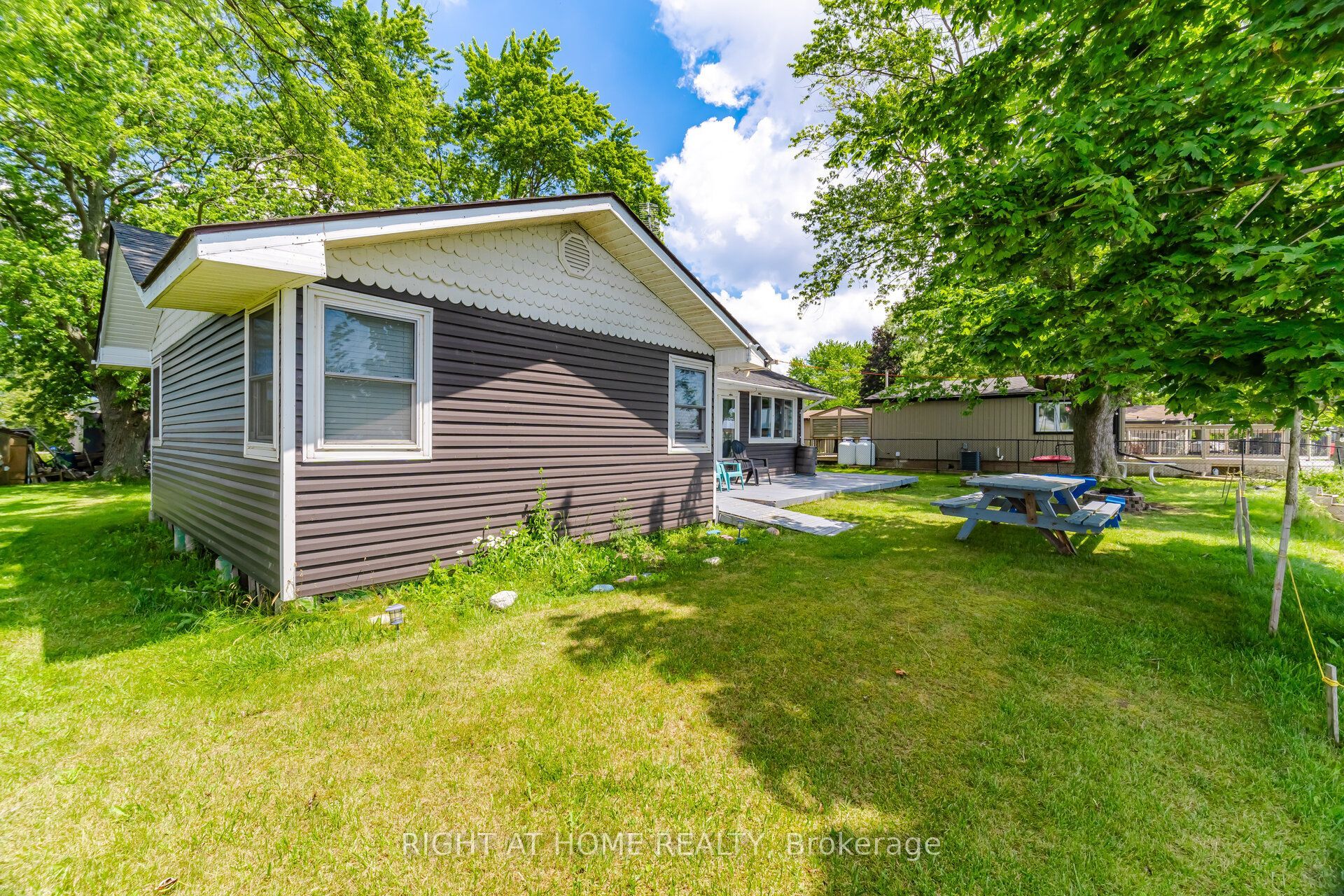 33 Derner Line Property Photo 4