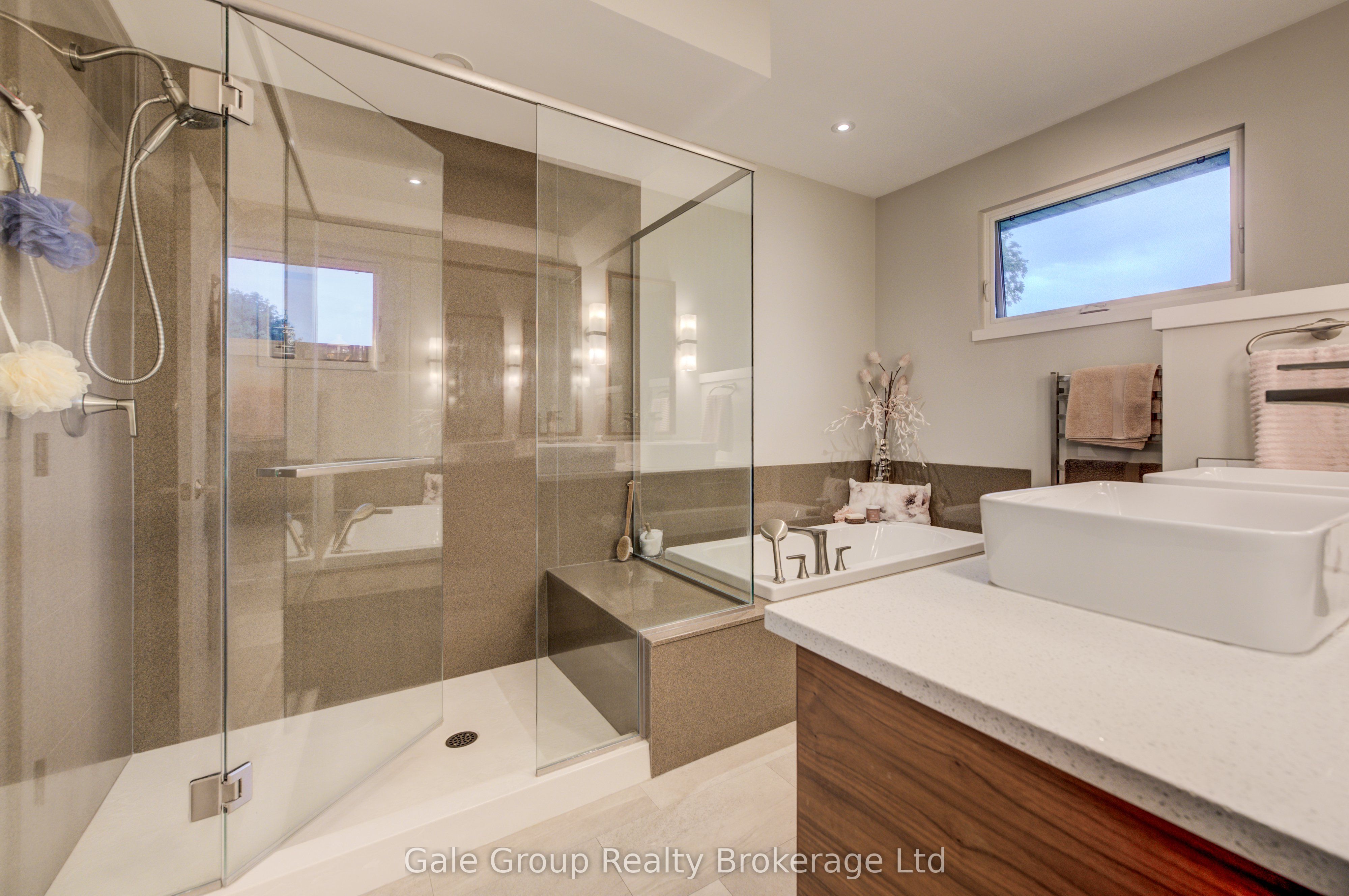 8 Pittock Park Road Property Photo 24