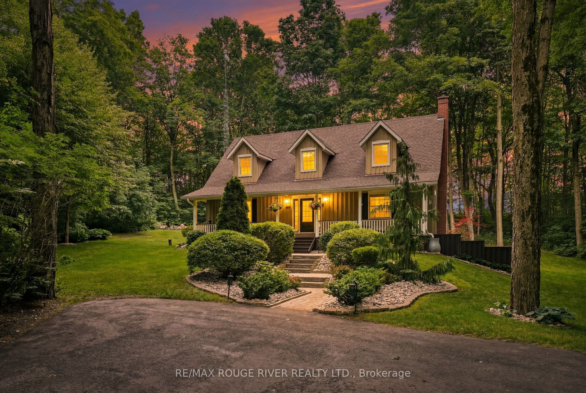 2774 Les Davey Road Property Photo 1