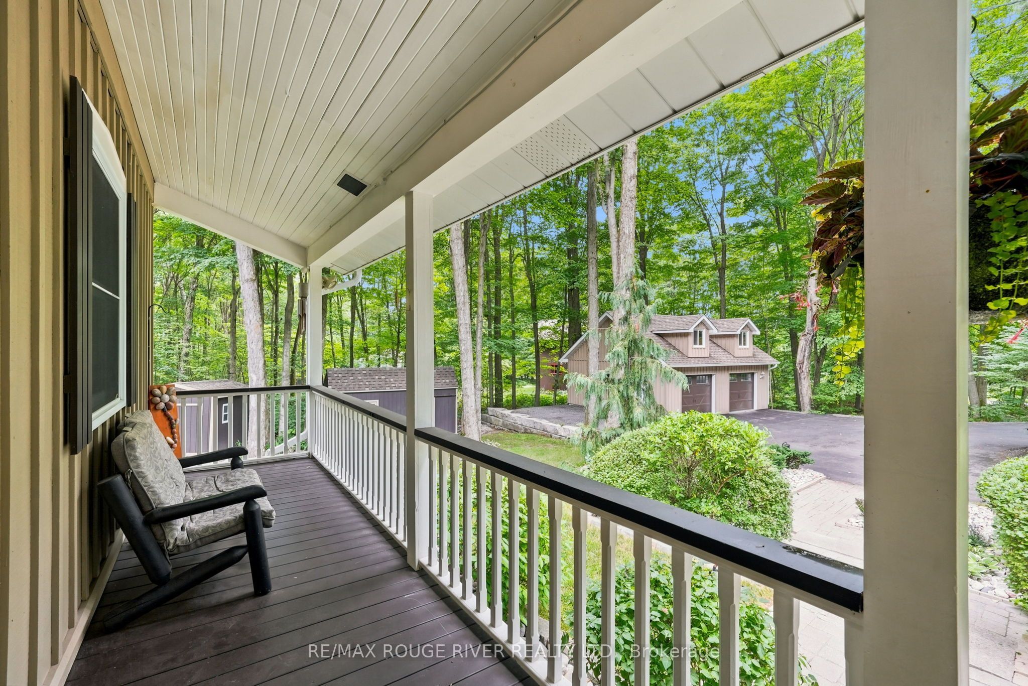 2774 Les Davey Road Property Photo 4