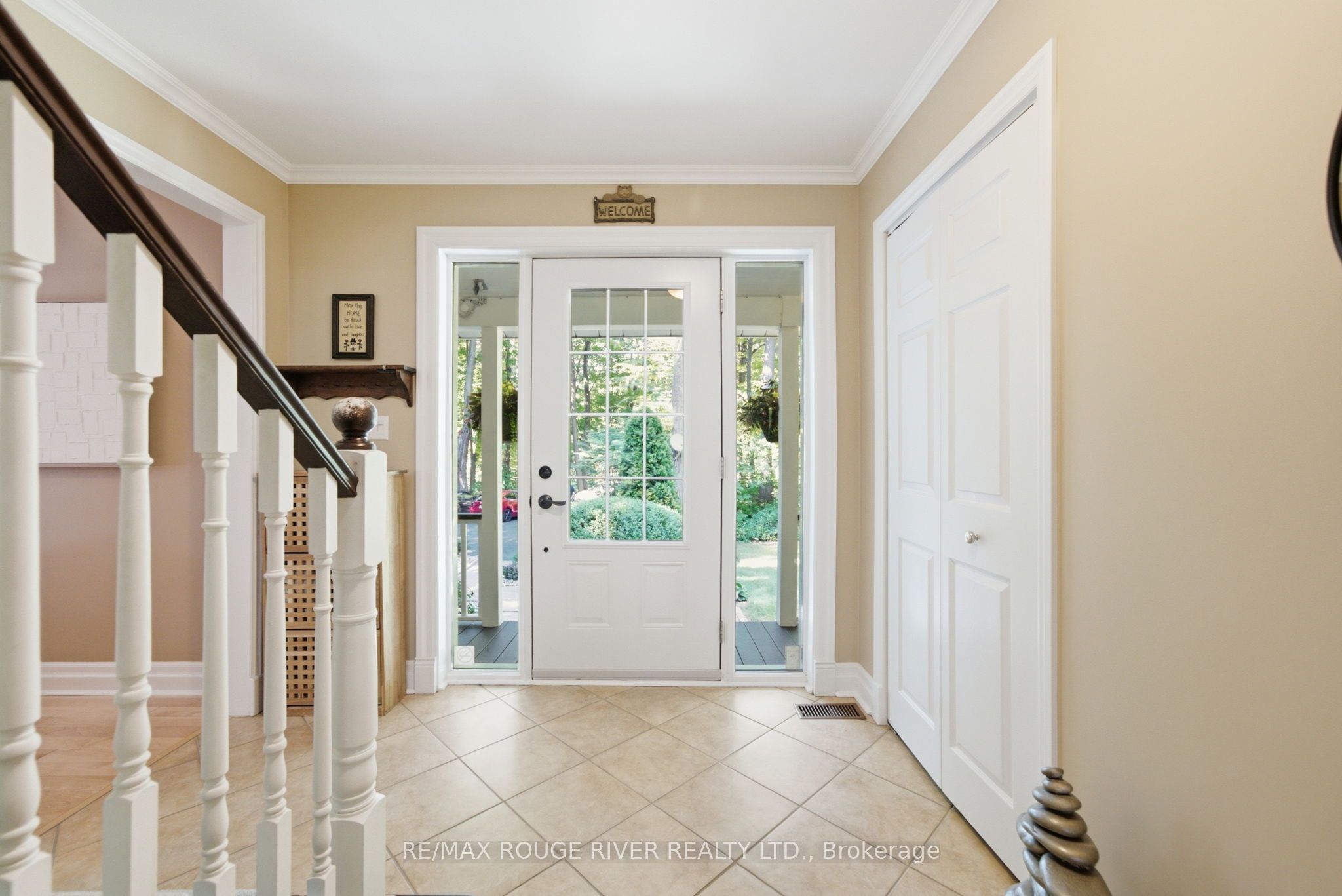 2774 Les Davey Road Property Photo 6