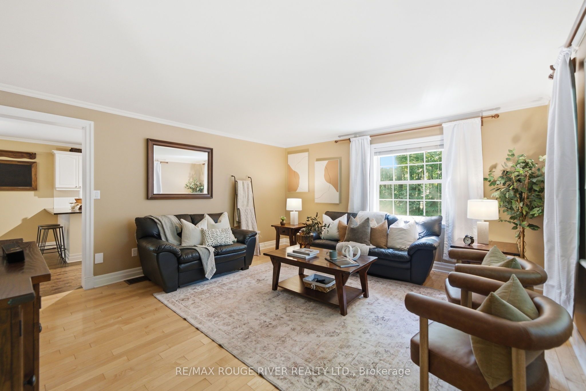 2774 Les Davey Road Property Photo 8