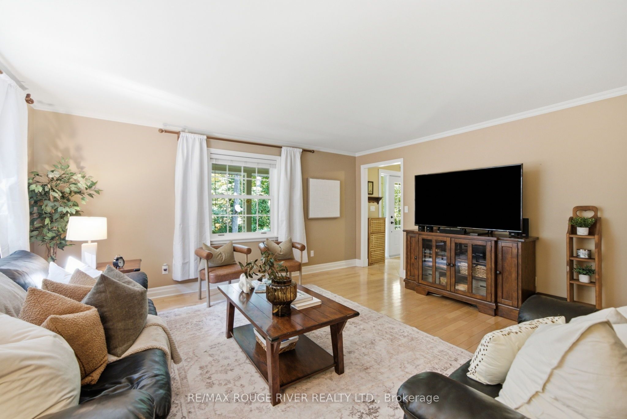 2774 Les Davey Road Property Photo 10