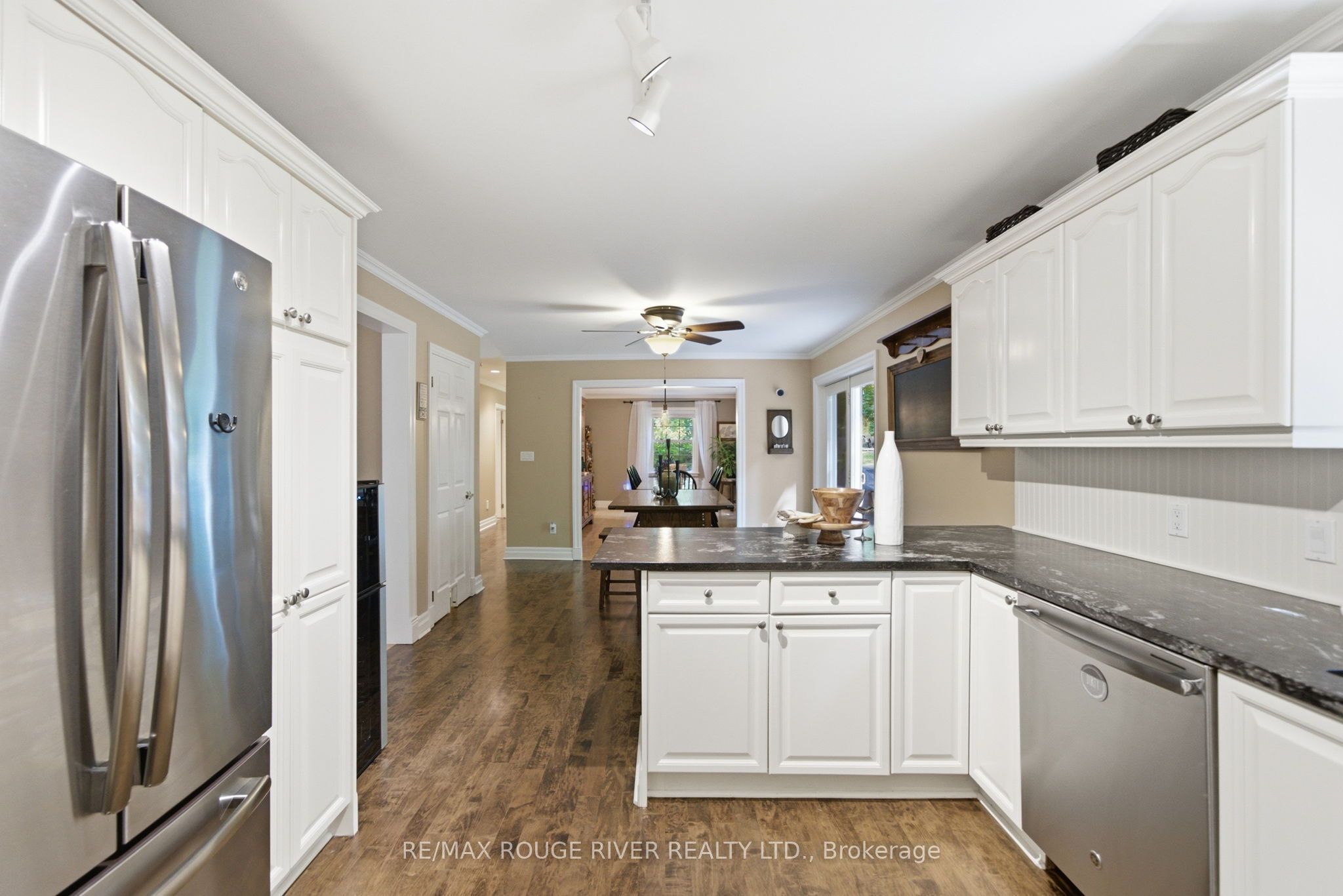 2774 Les Davey Road Property Photo 12