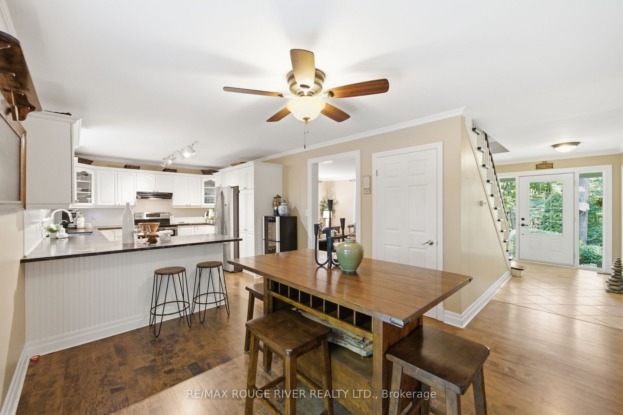 2774 Les Davey Road Property Photo 15