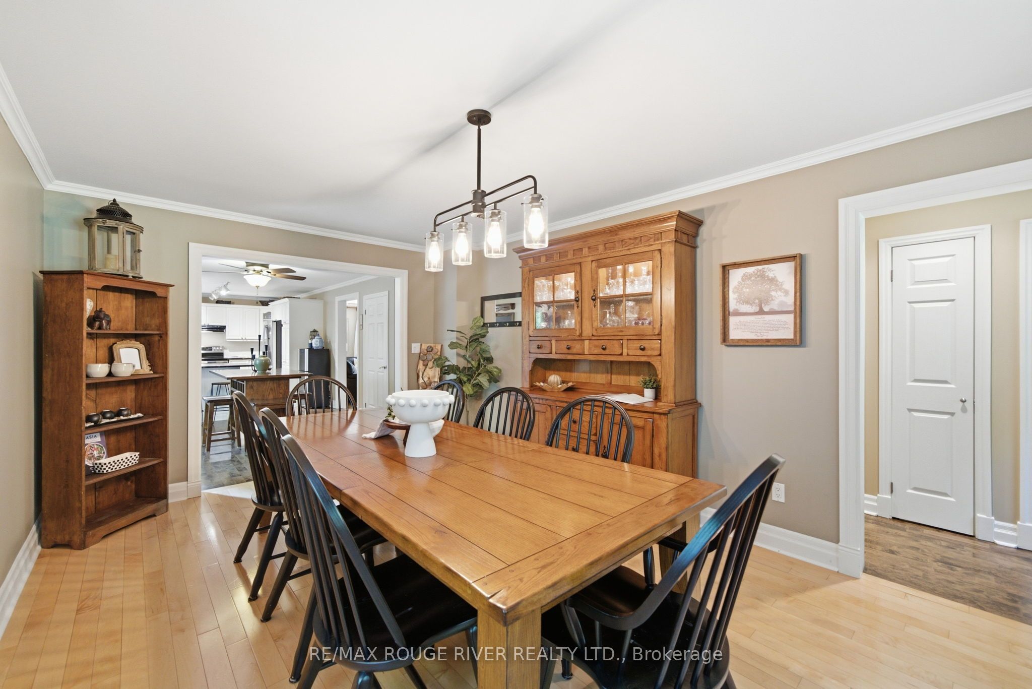 2774 Les Davey Road Property Photo 17