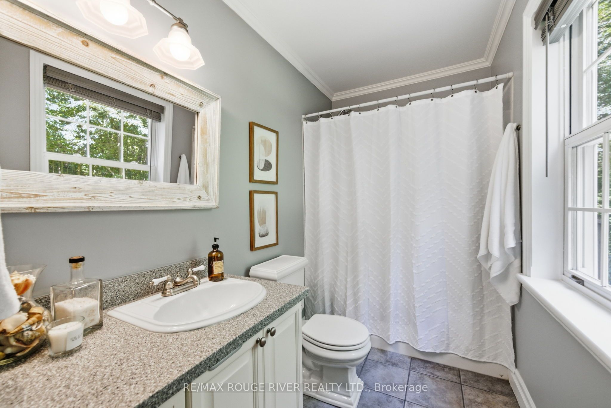 2774 Les Davey Road Property Photo 19