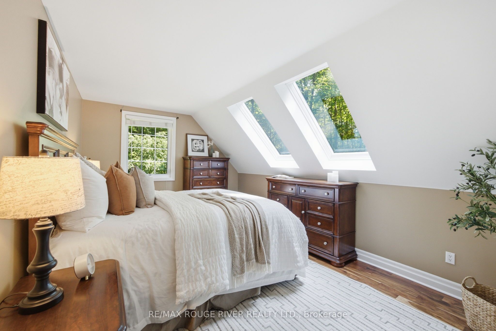 2774 Les Davey Road Property Photo 20