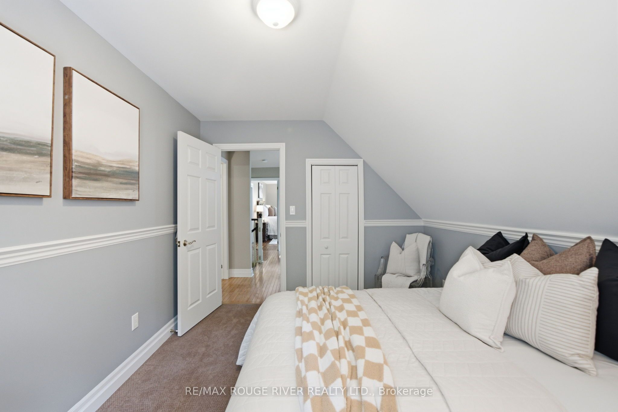 2774 Les Davey Road Property Photo 25