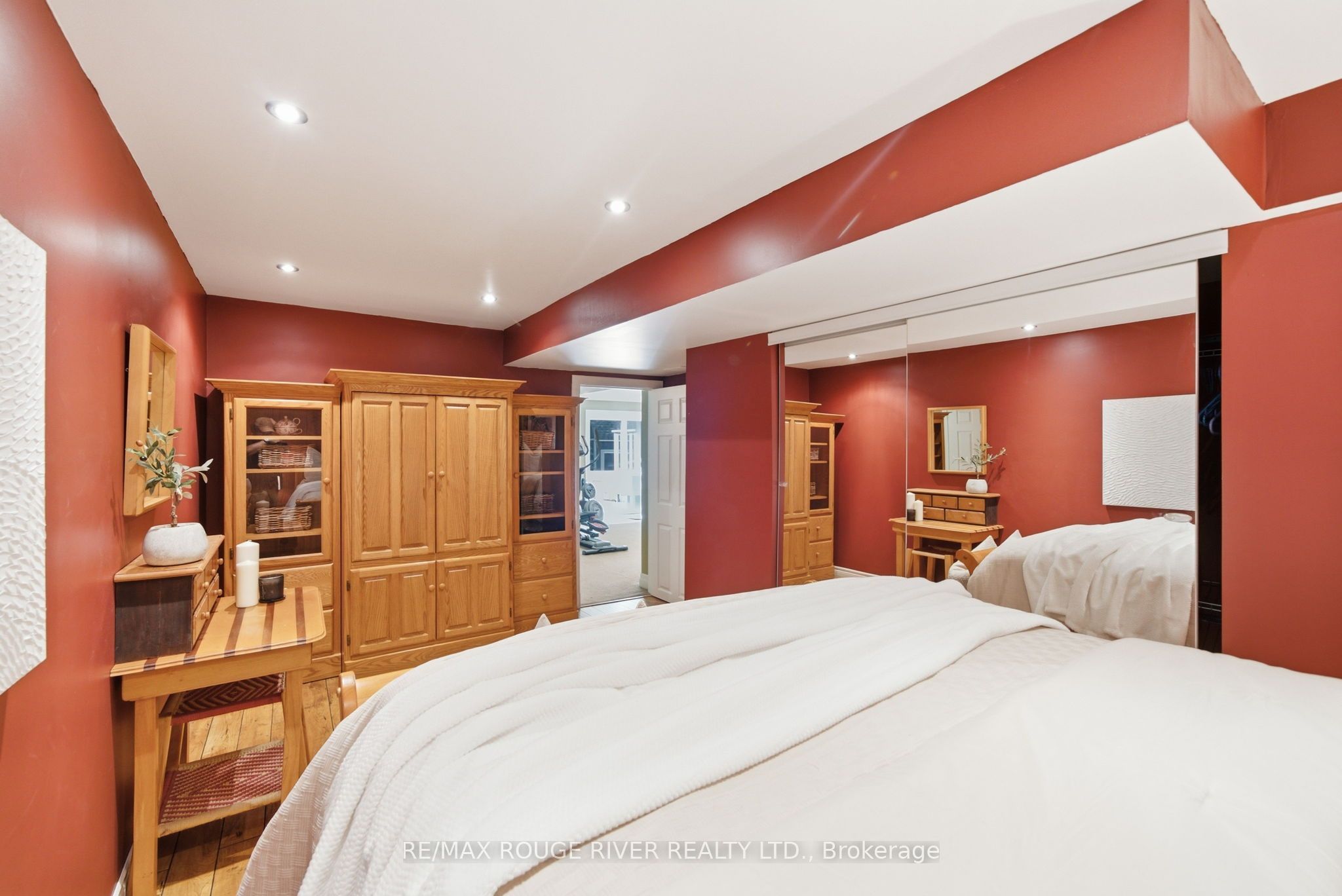2774 Les Davey Road Property Photo 33