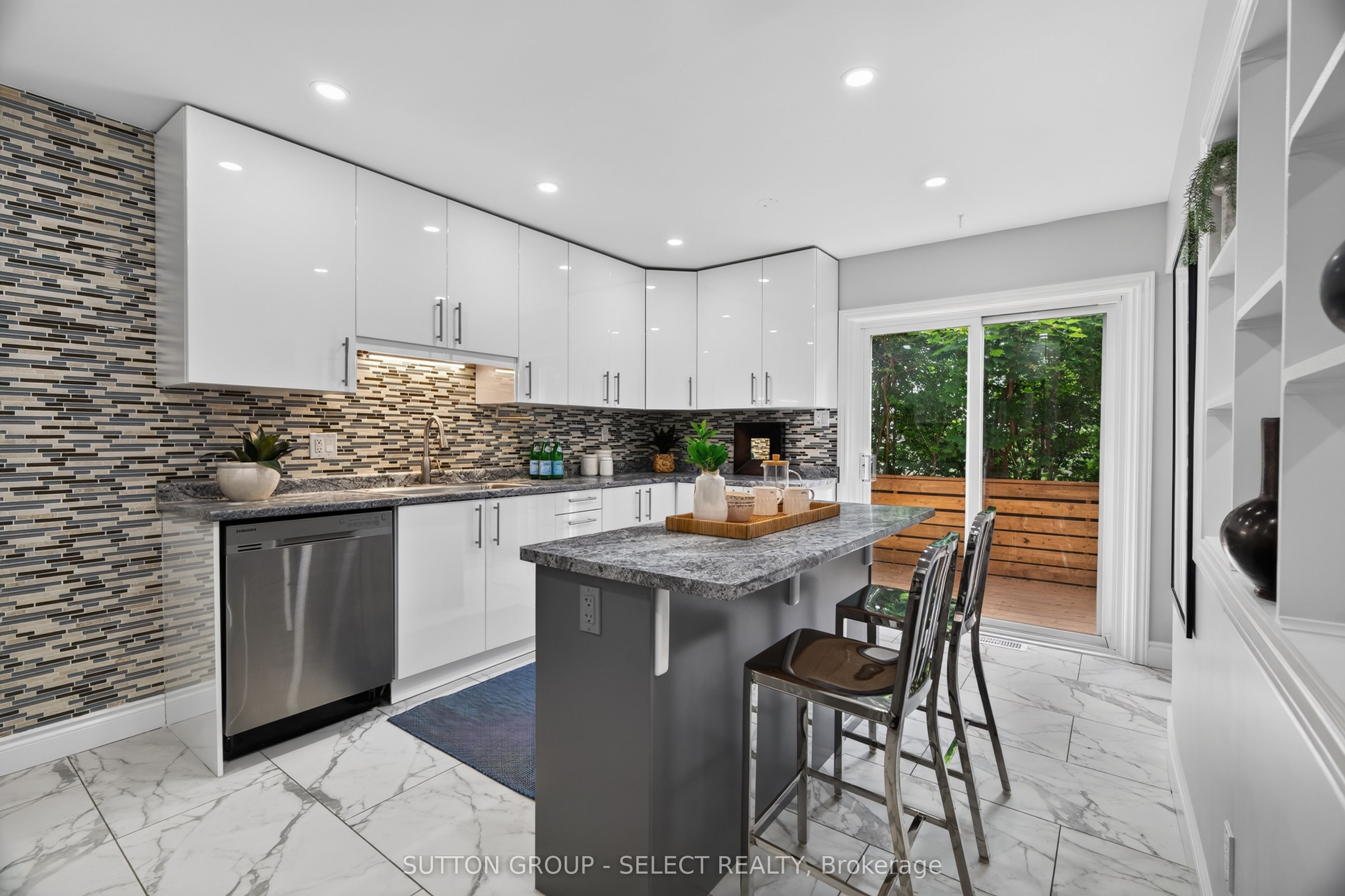 665 Woodcrest Boulevard Property Photo 11