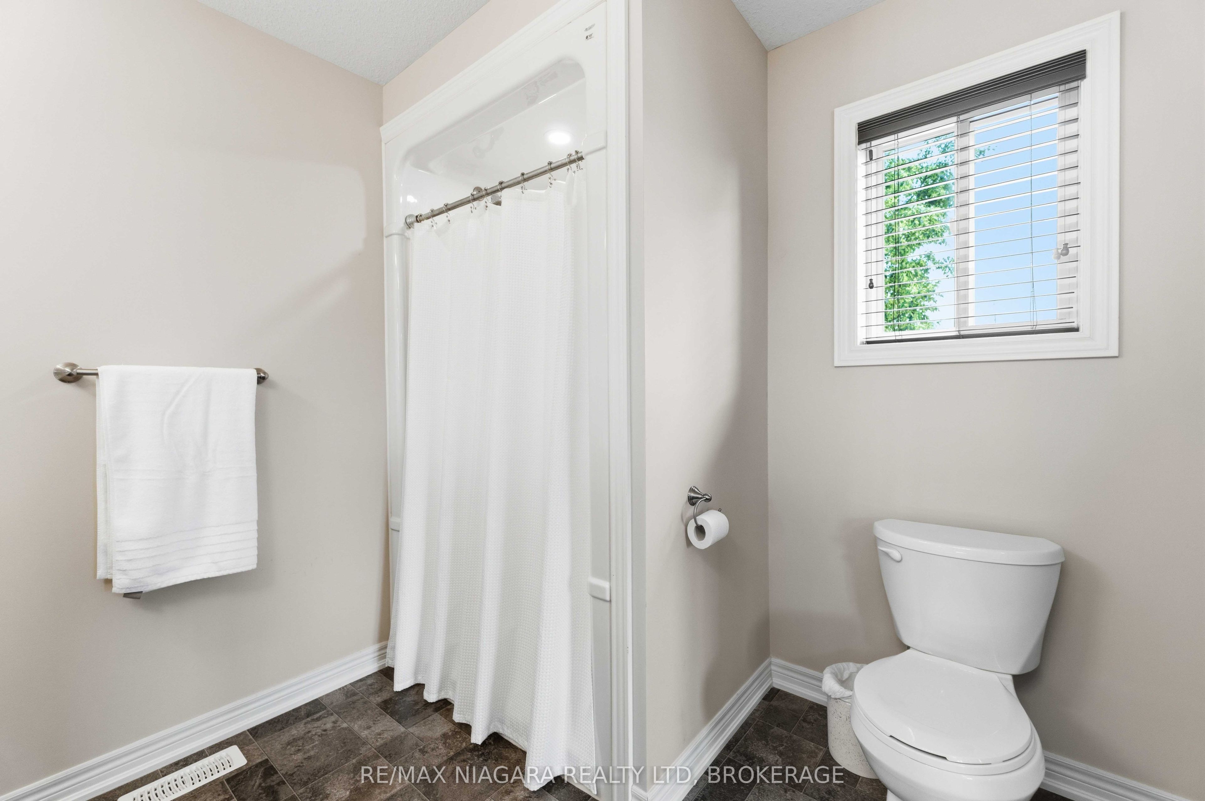 23b Bloomfield Avenue Property Photo 25