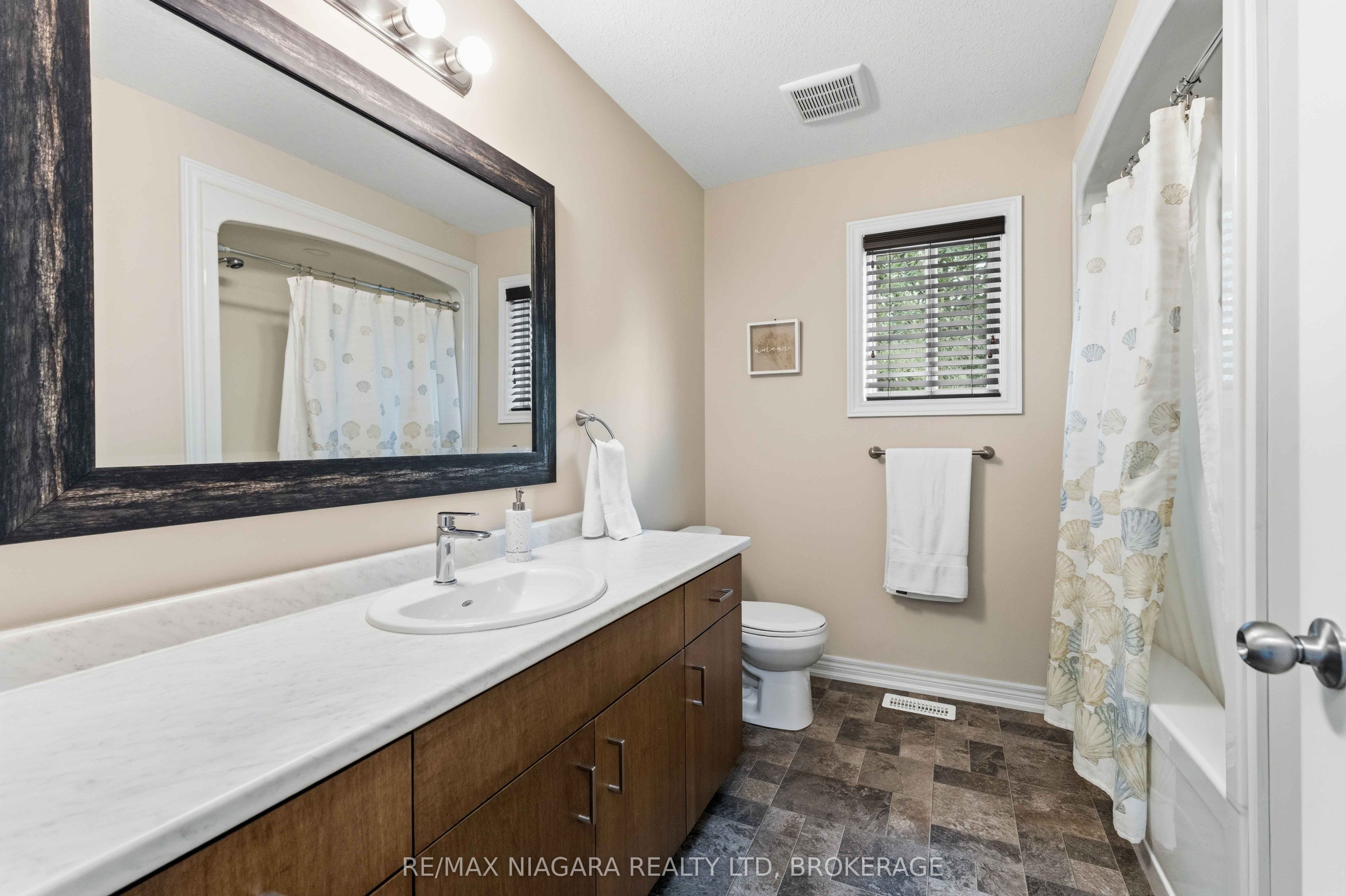 23b Bloomfield Avenue Property Photo 29