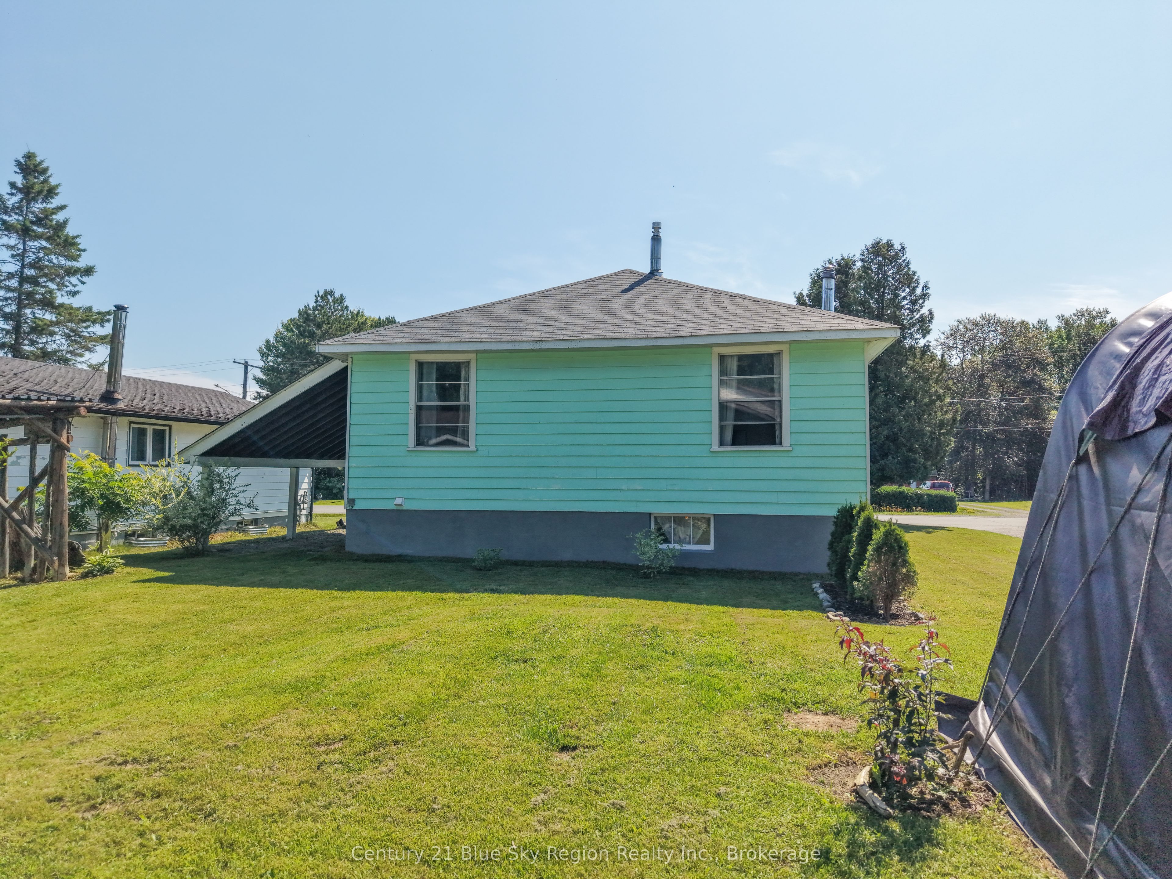 80 Spruce Drive Property Photo 2