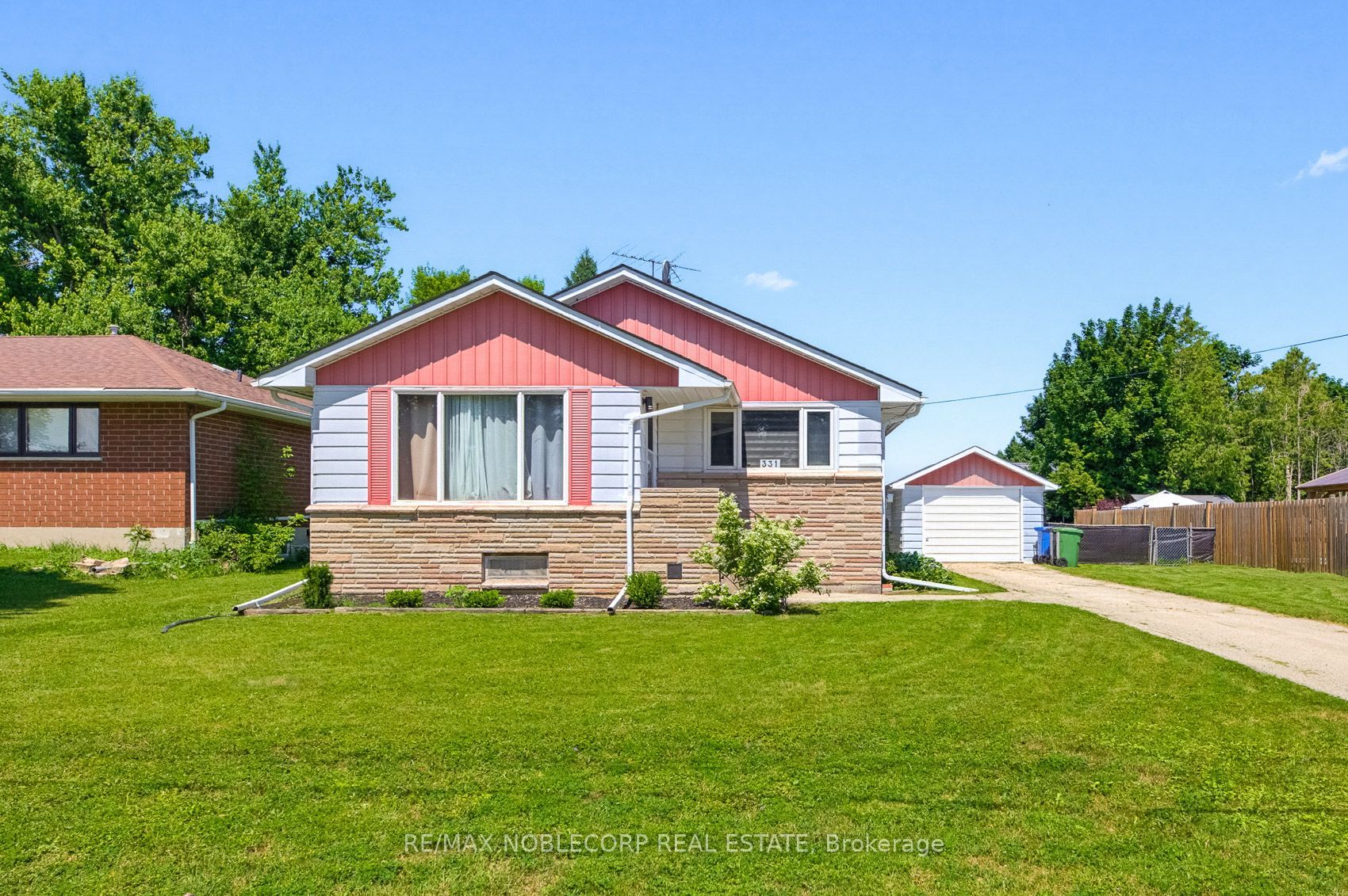 331 Victoria Street W Property Photo 1