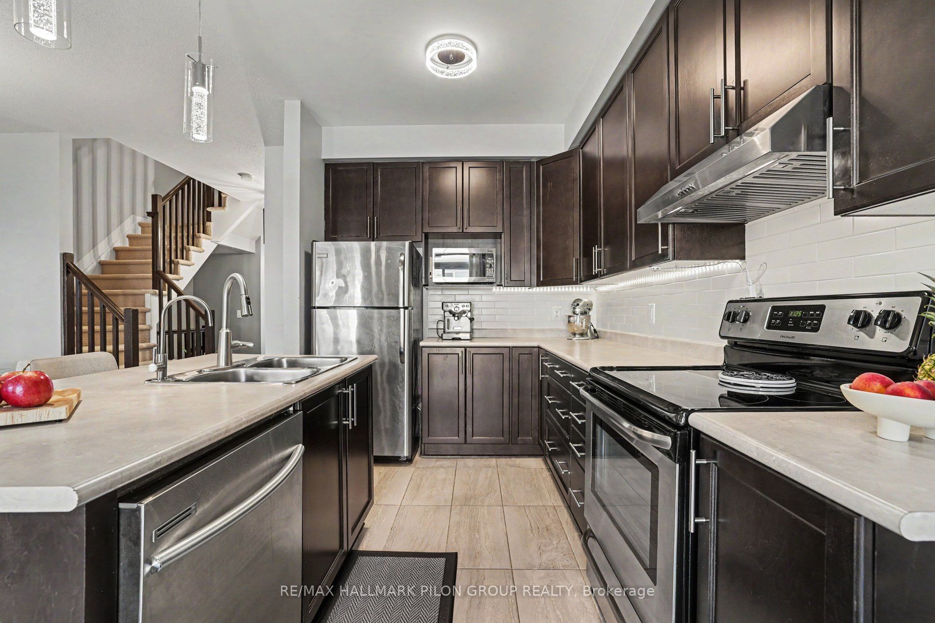 673 Spring Valley Drive Property Photo 4