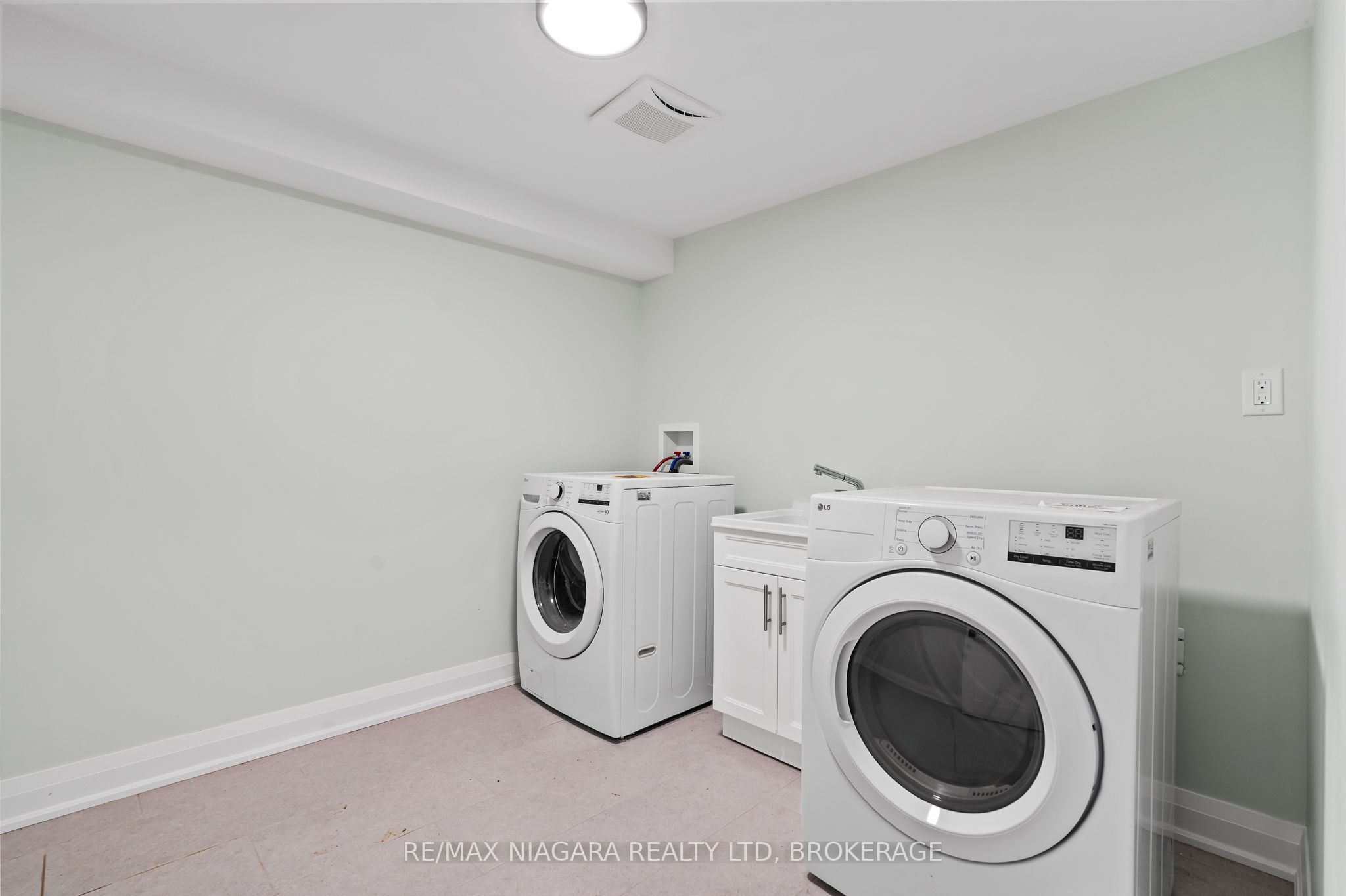 22 George Street Property Photo 23