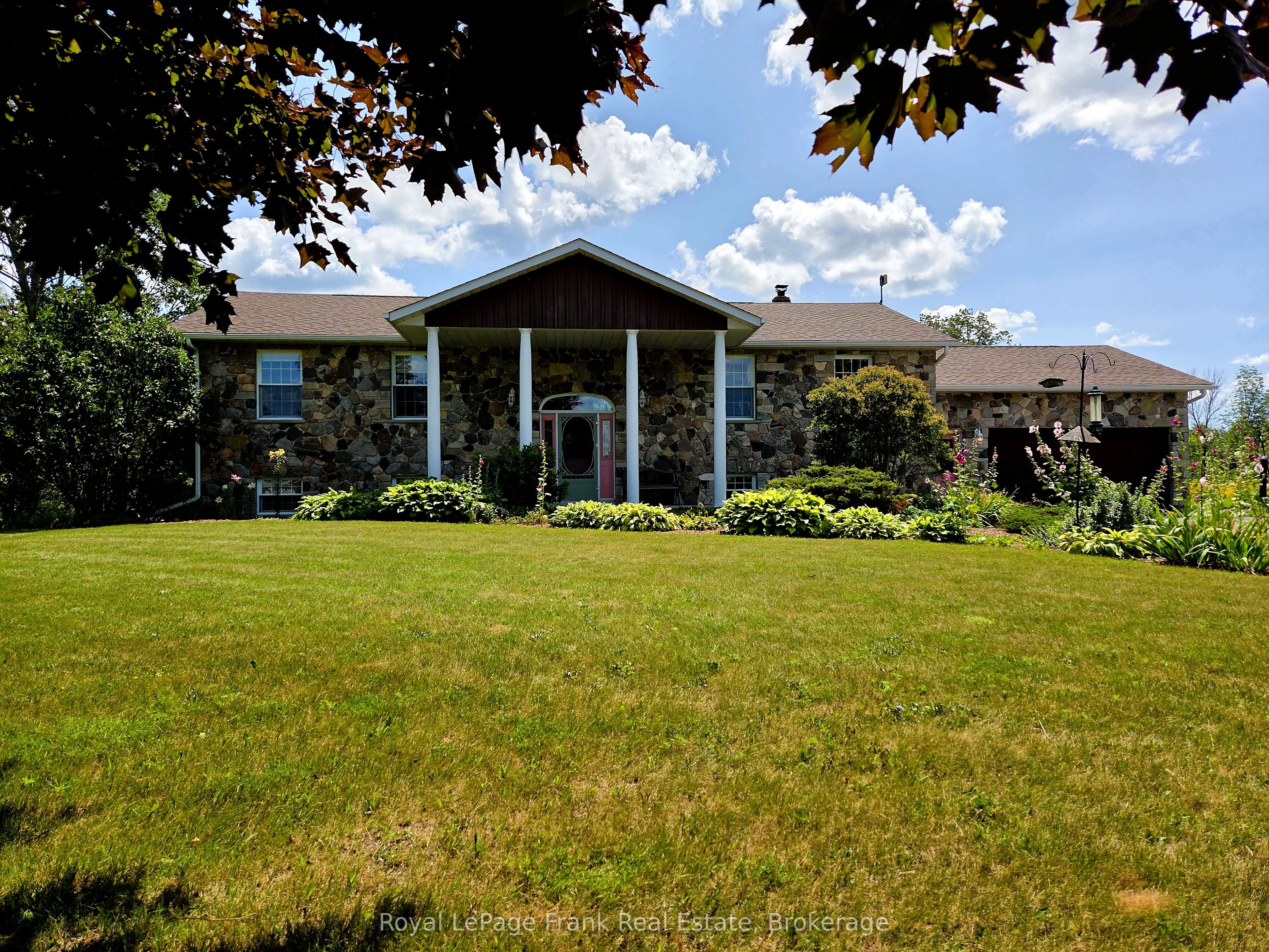 3071 5th Line E Property Photo 1
