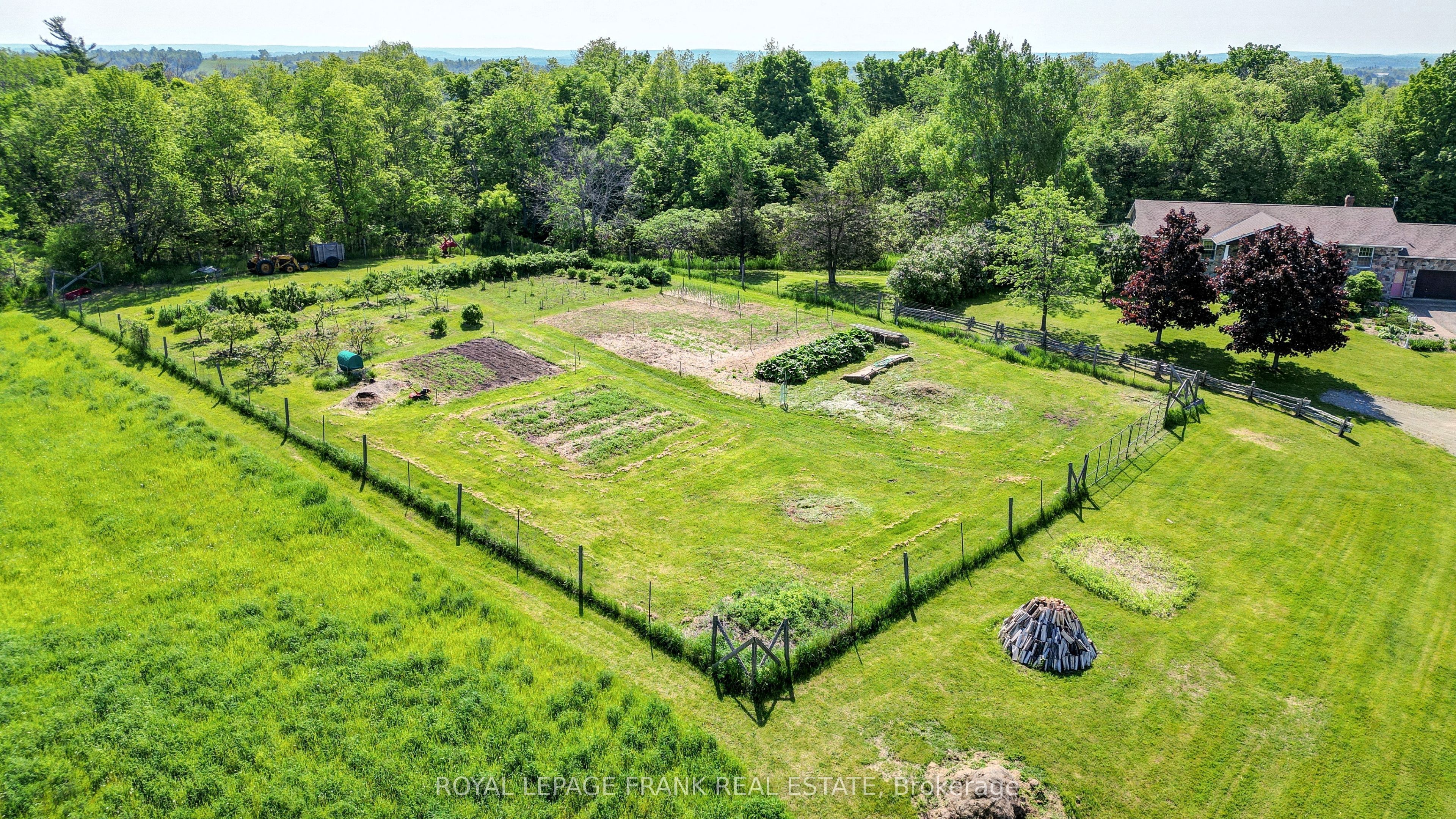 3071 5th Line E Property Photo 10