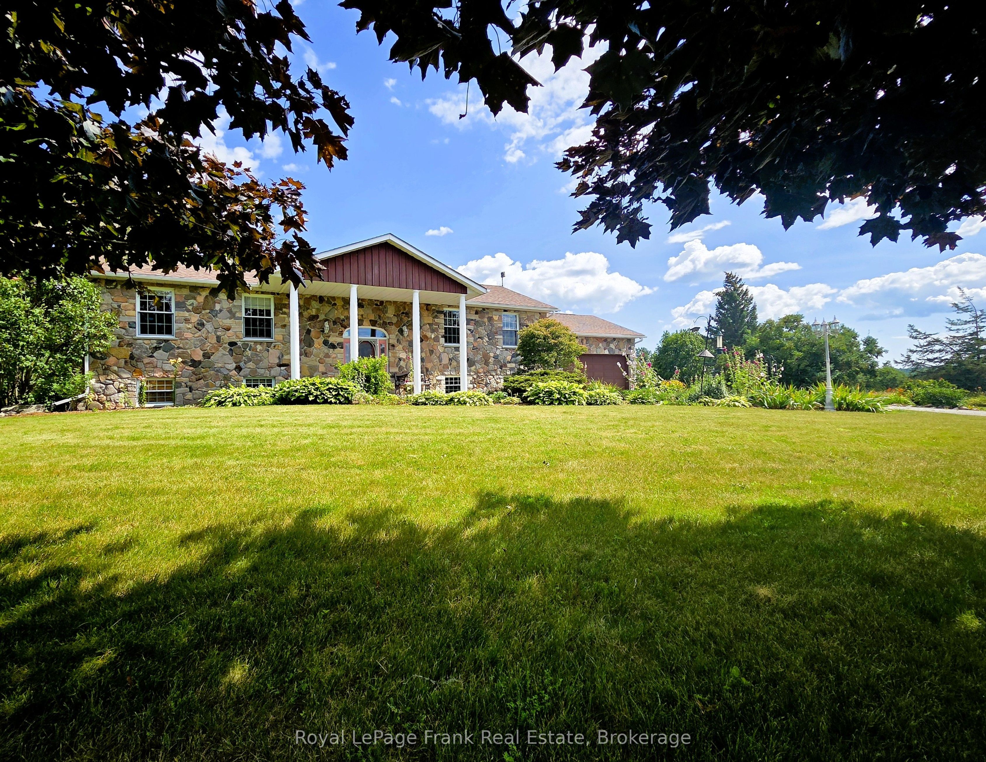 3071 5th Line E Property Photo 11