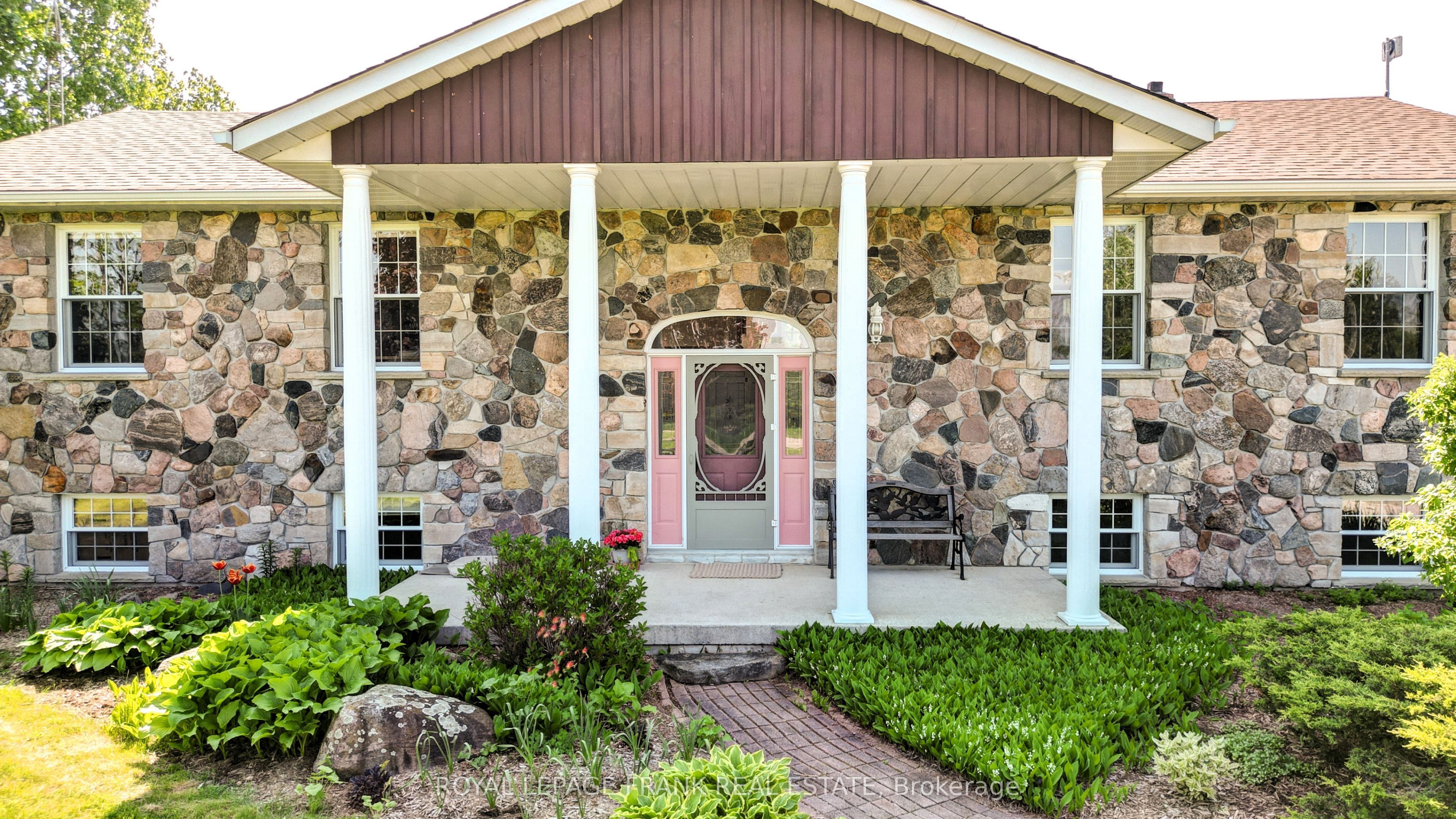 3071 5th Line E Property Photo 12