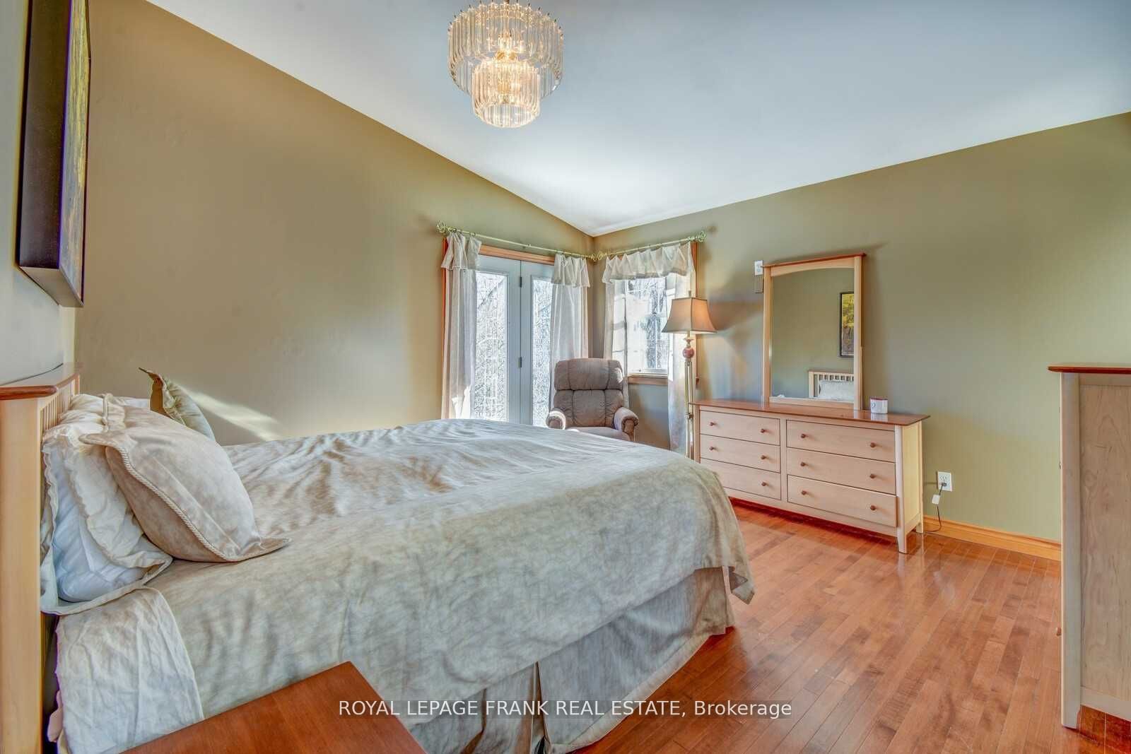 3071 5th Line E Property Photo 22