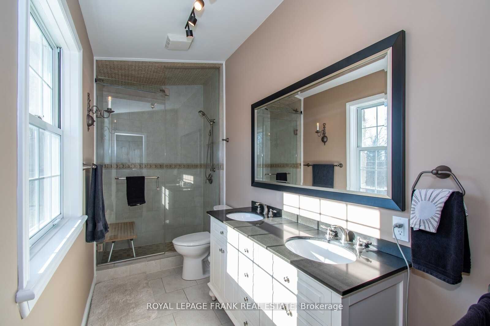 3071 5th Line E Property Photo 24