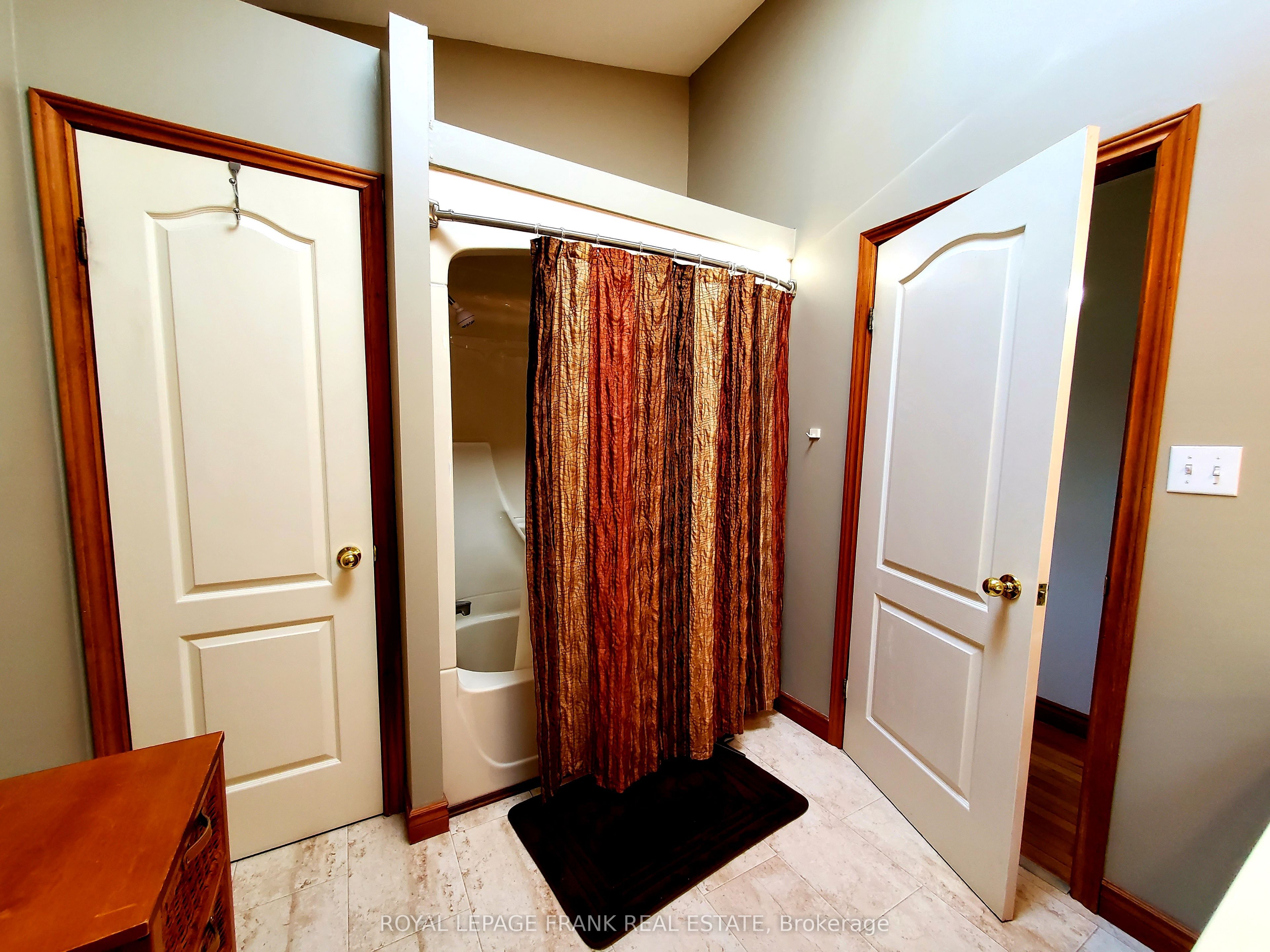 3071 5th Line E Property Photo 28