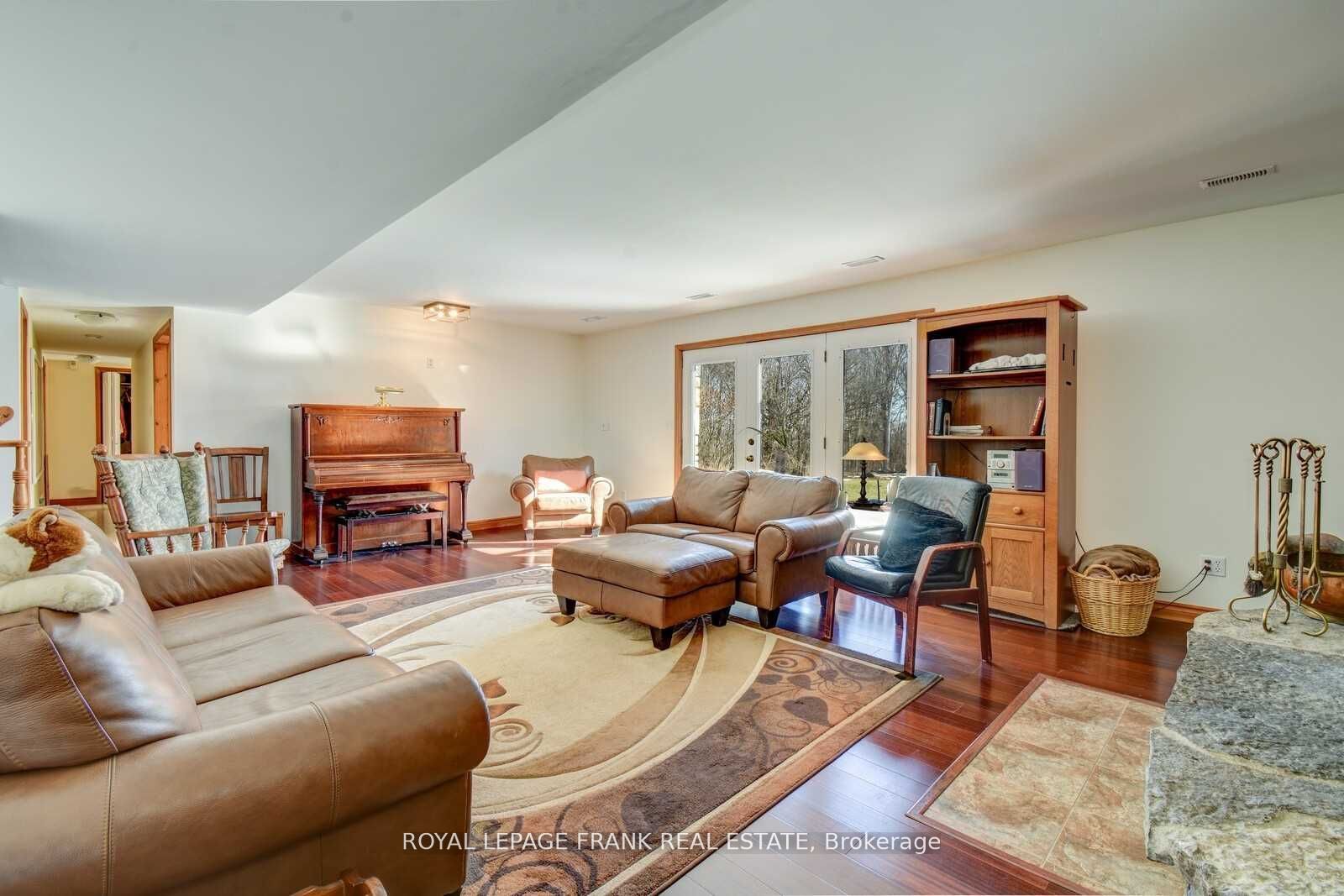 3071 5th Line E Property Photo 32