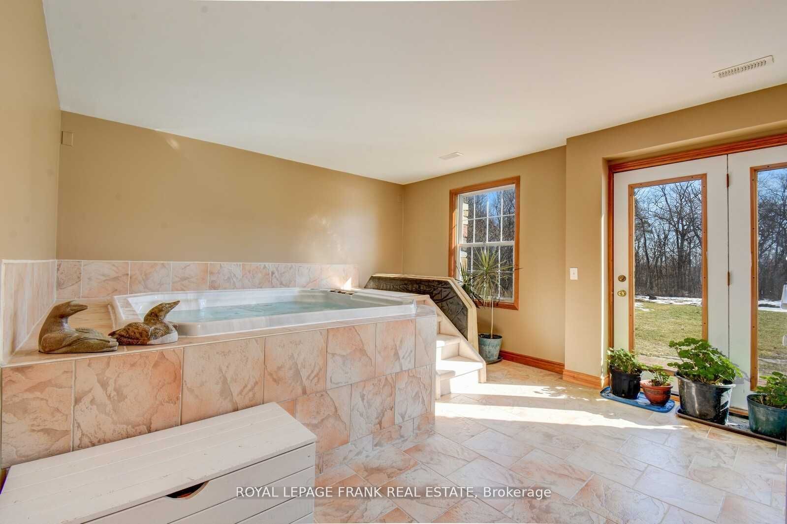 3071 5th Line E Property Photo 33