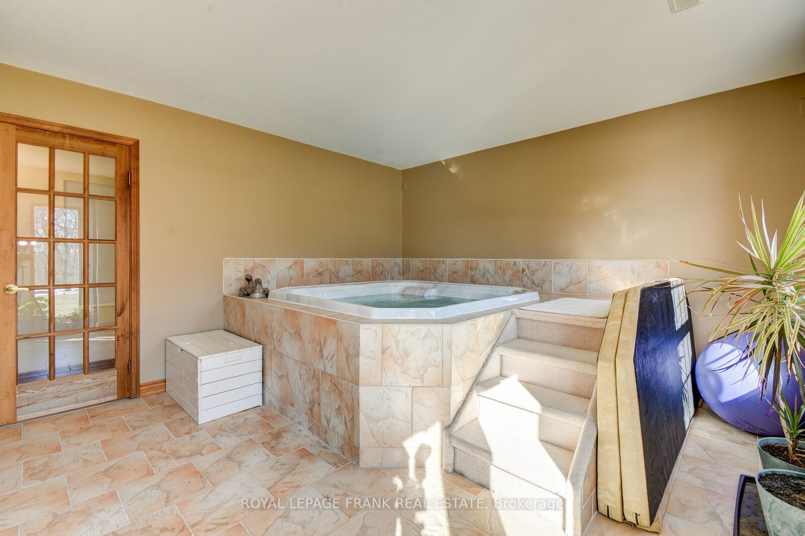 3071 5th Line E Property Photo 34