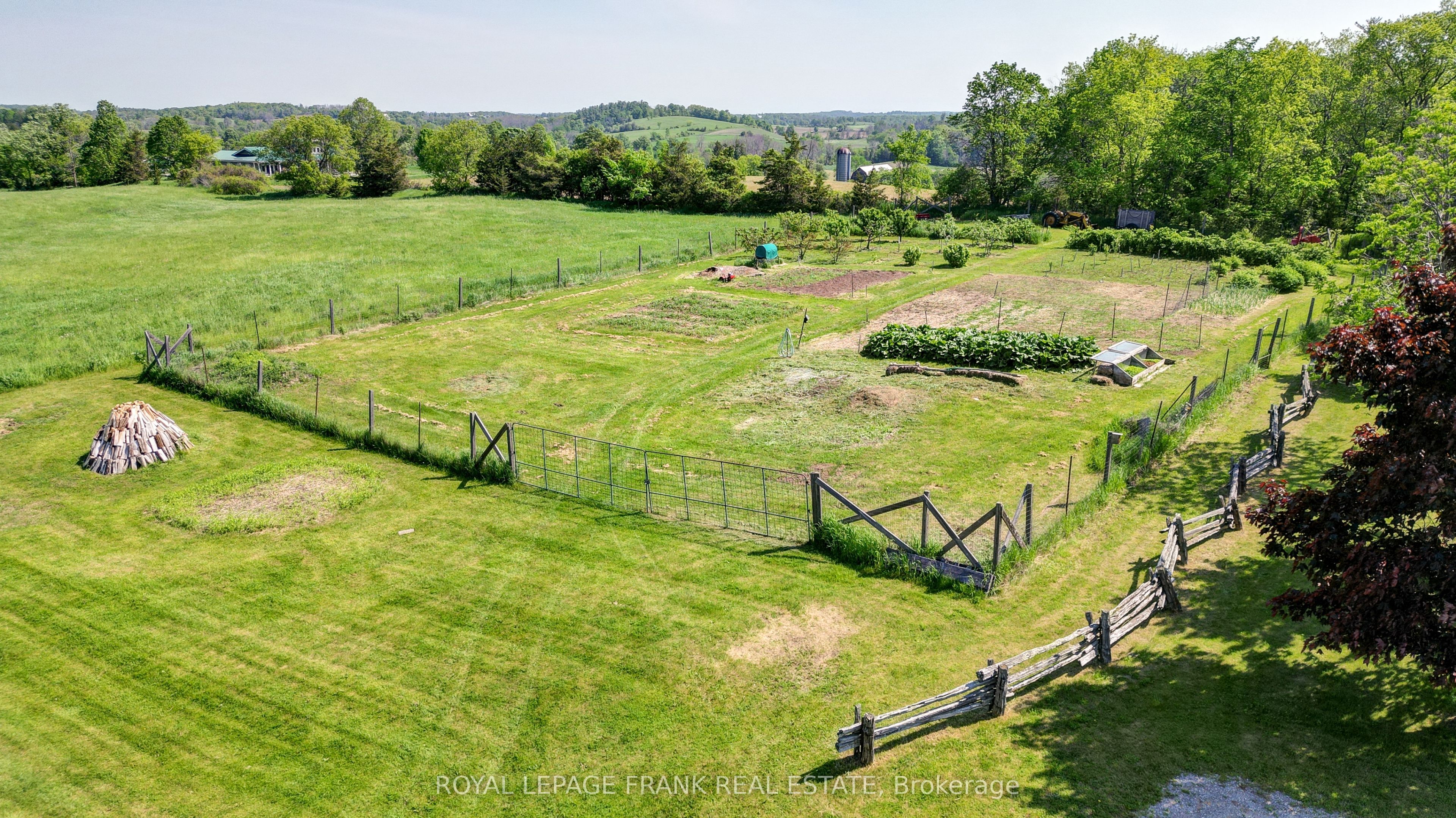 3071 5th Line E Property Photo 39