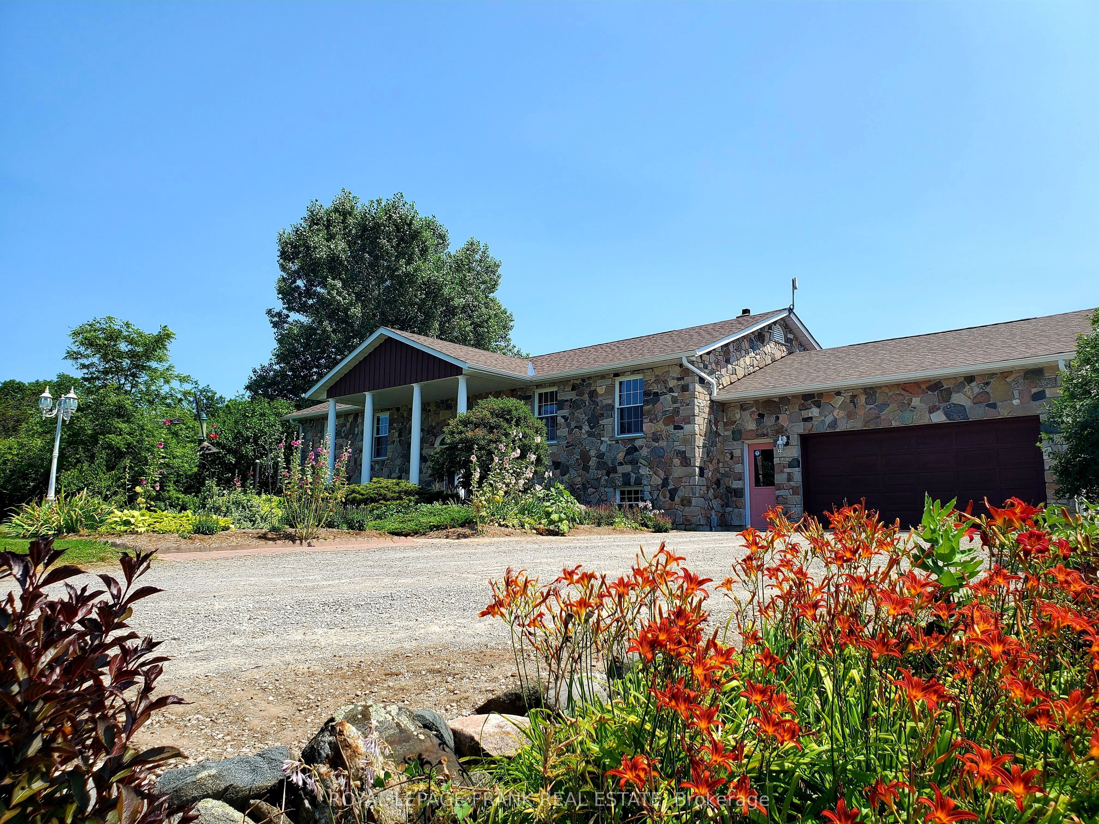 3071 5th Line E Property Photo 43