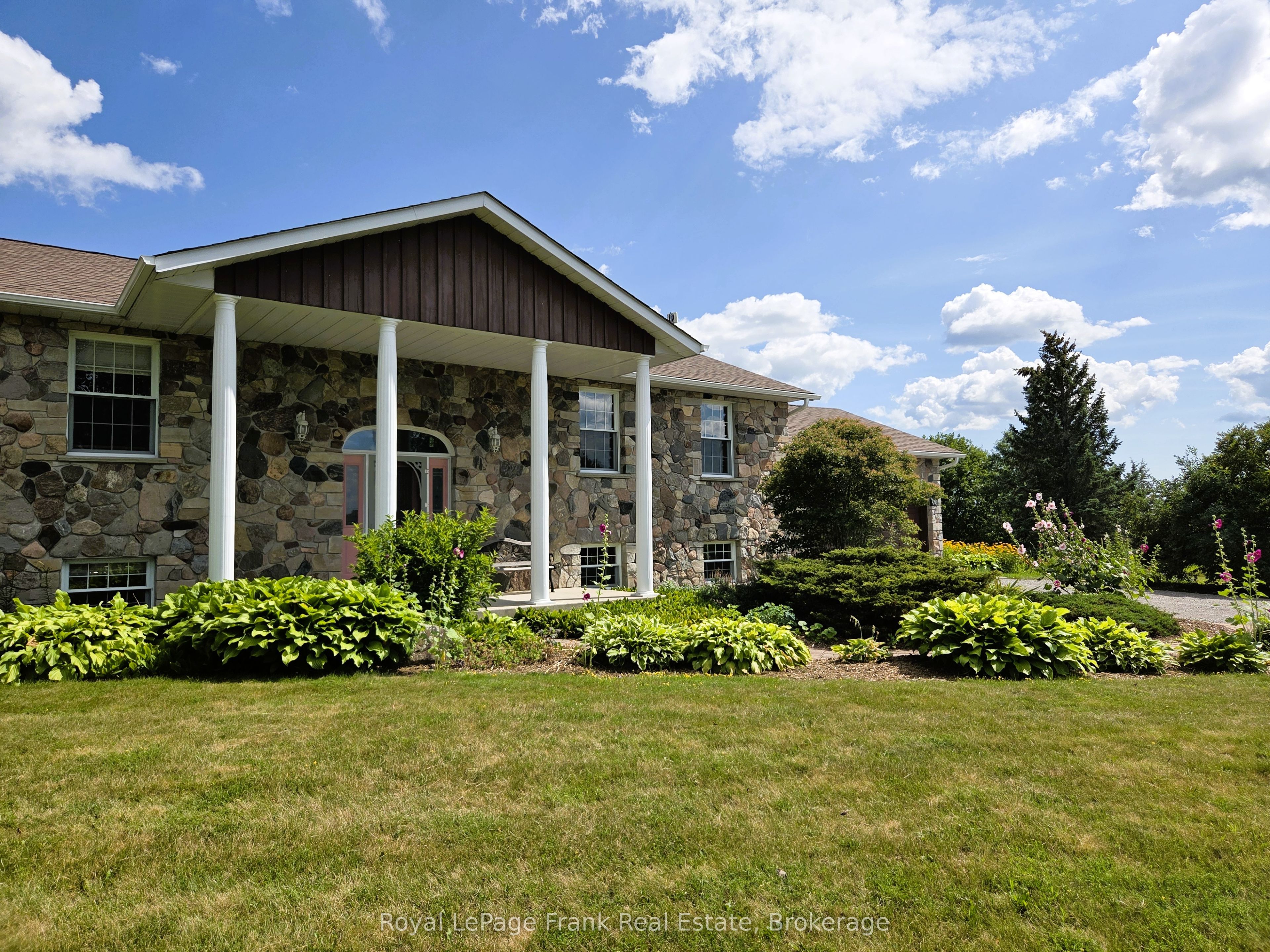 3071 5th Line E Property Photo 44