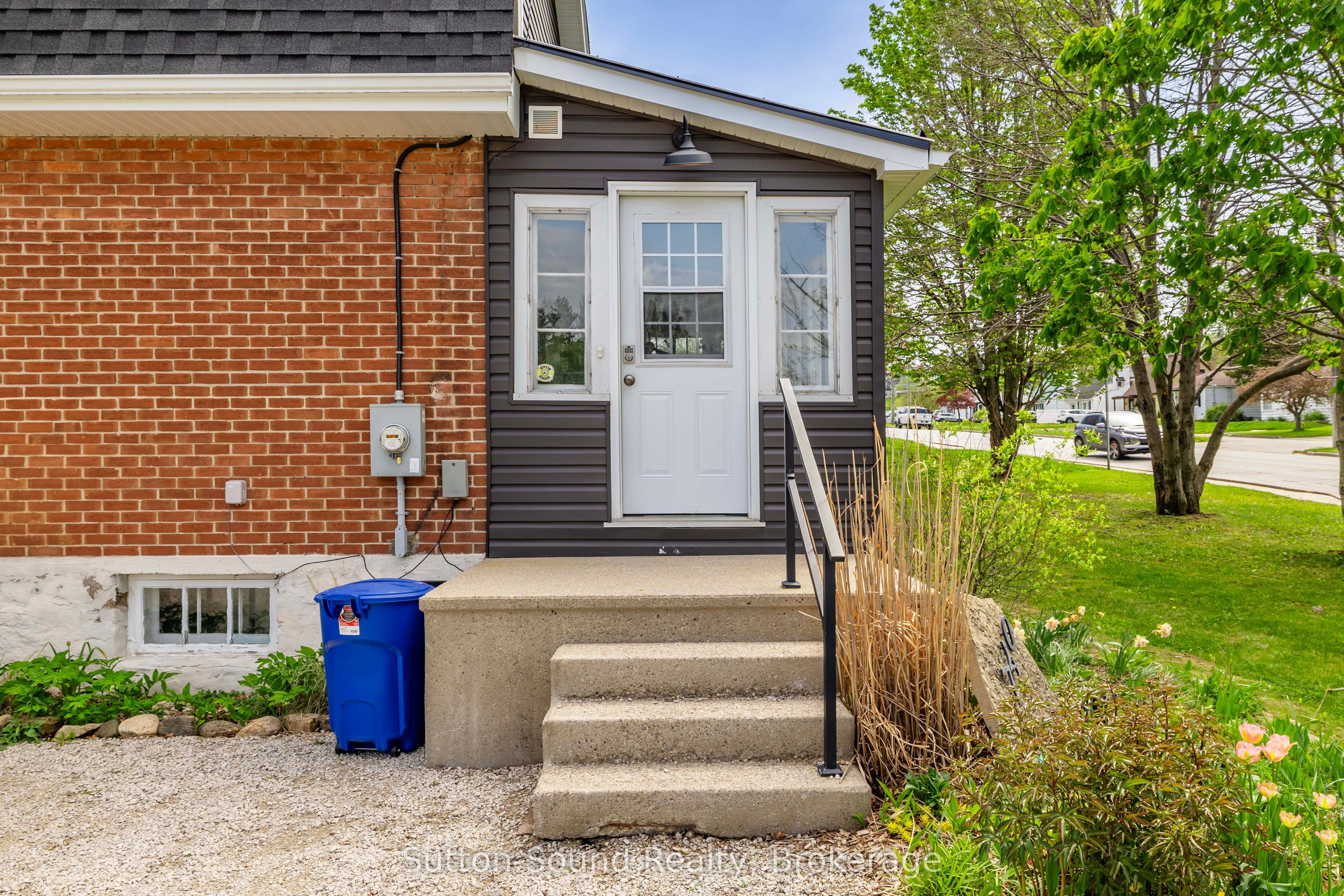 740 6th Street E Property Photo 4