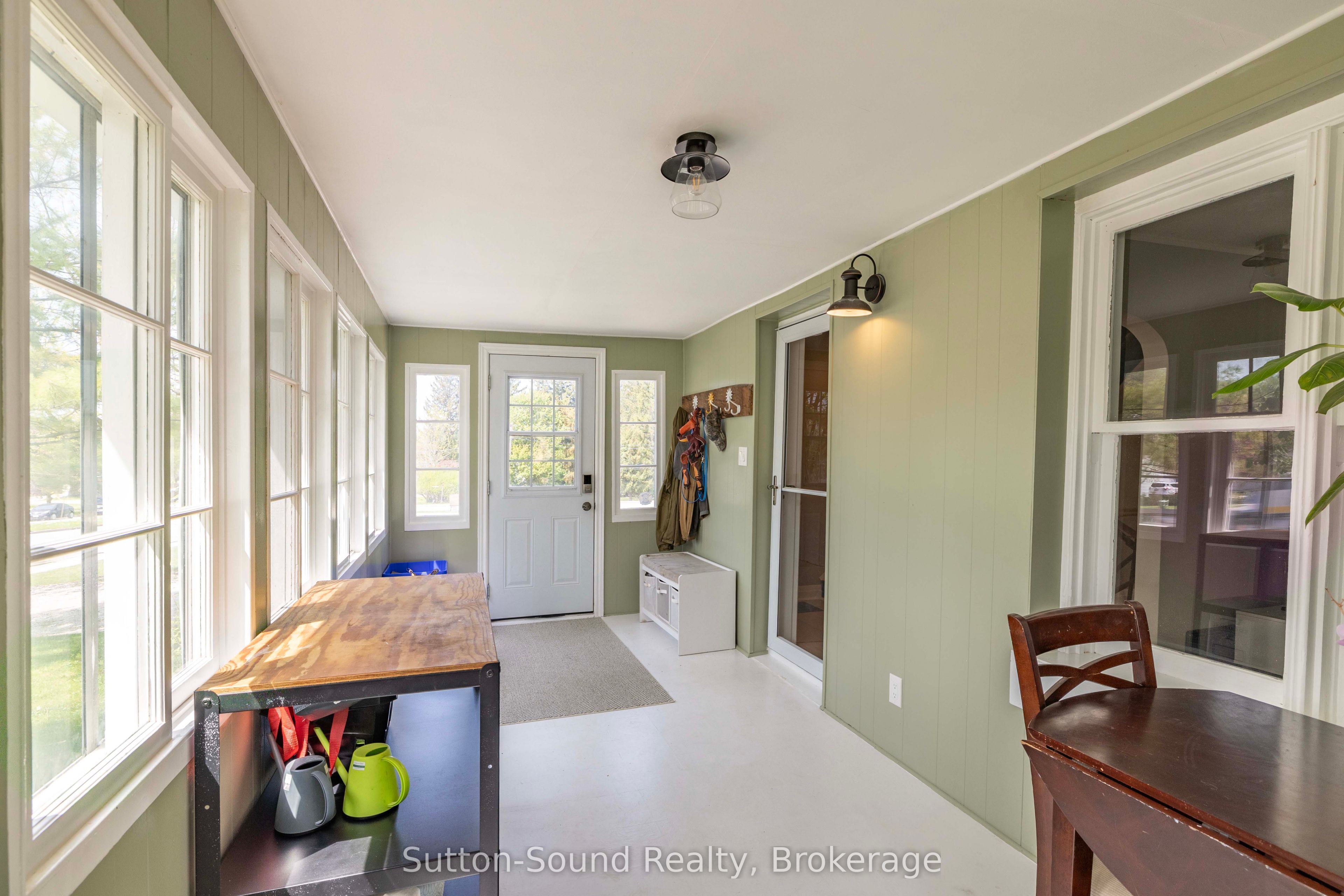 740 6th Street E Property Photo 5