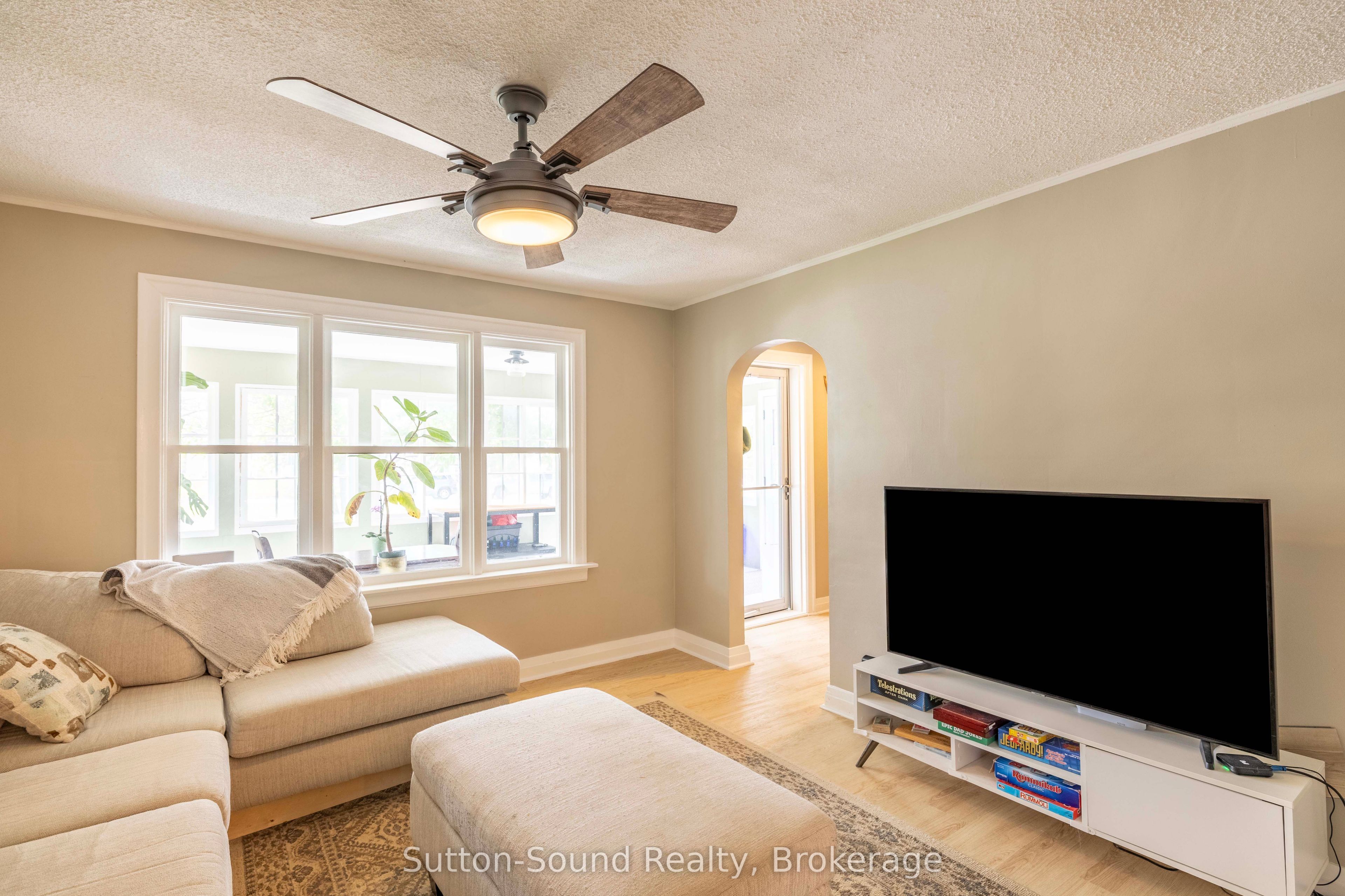 740 6th Street E Property Photo 8