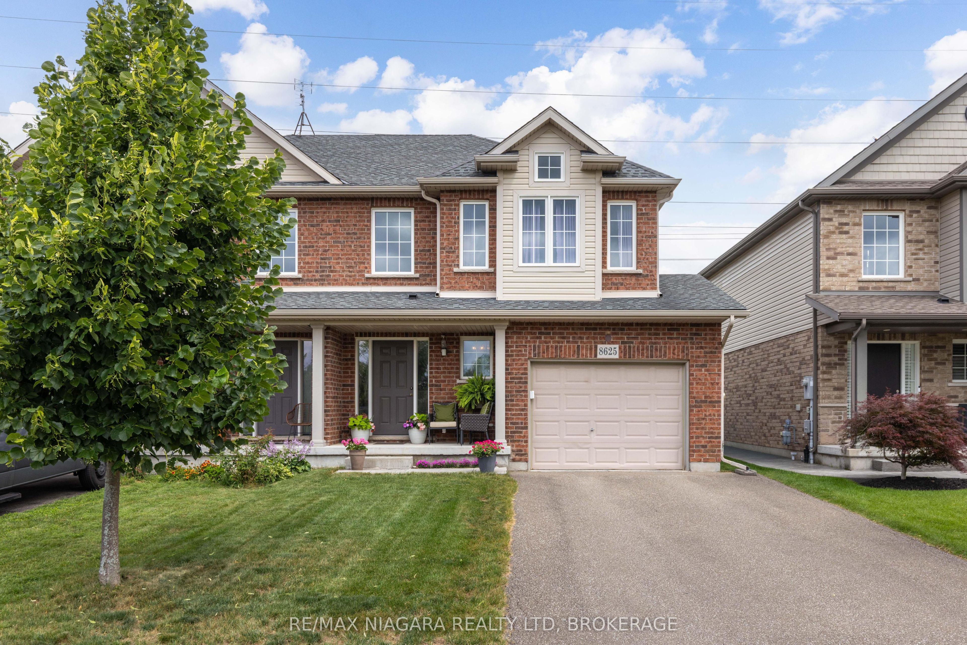 8625 Upper Canada Drive Property Photo 1