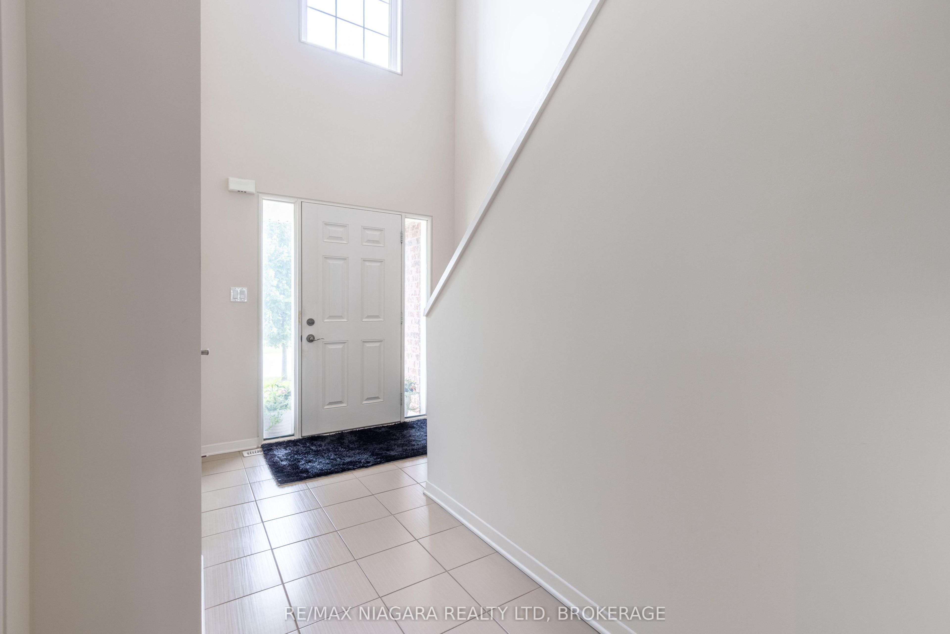 8625 Upper Canada Drive Property Photo 3