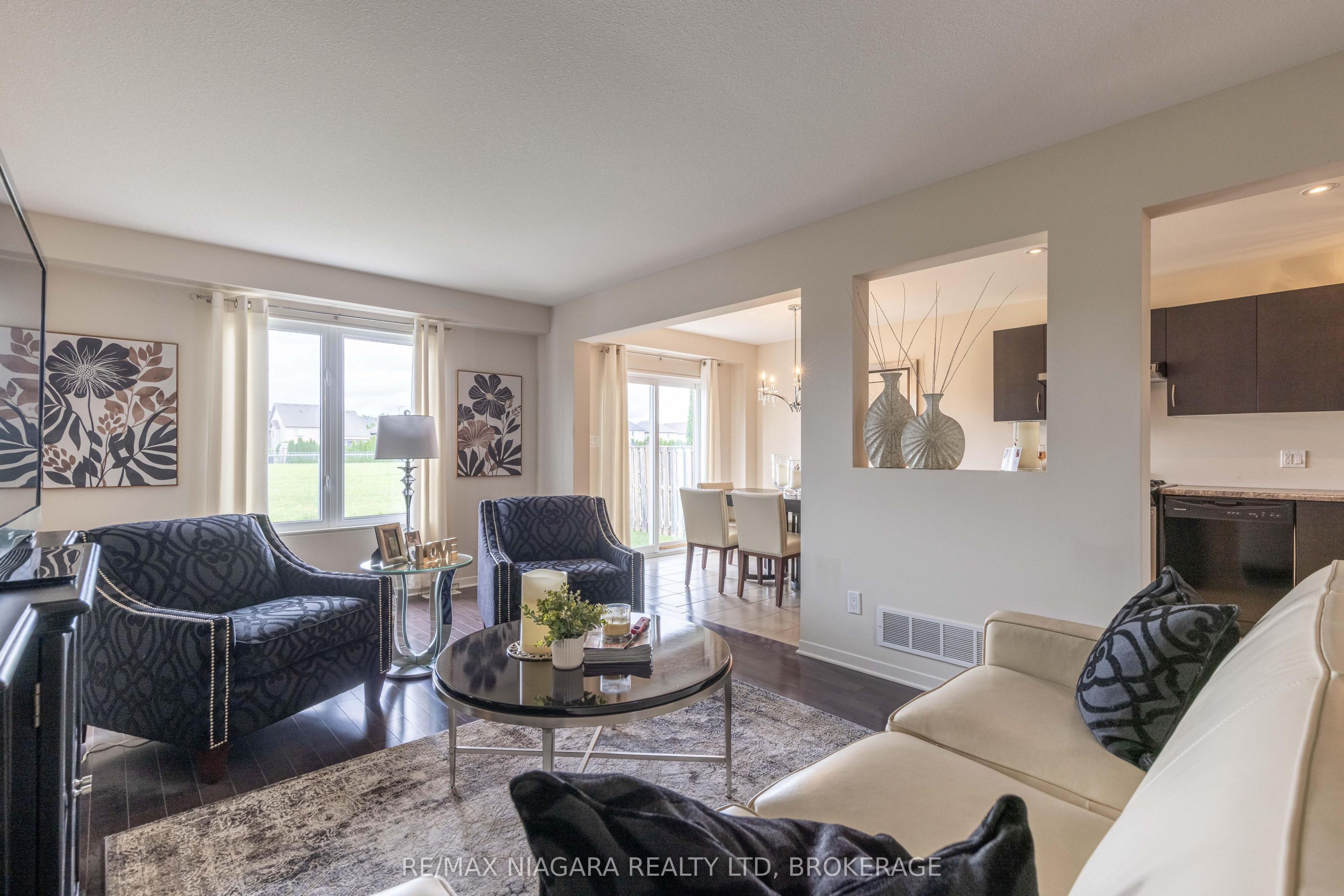 8625 Upper Canada Drive Property Photo 5