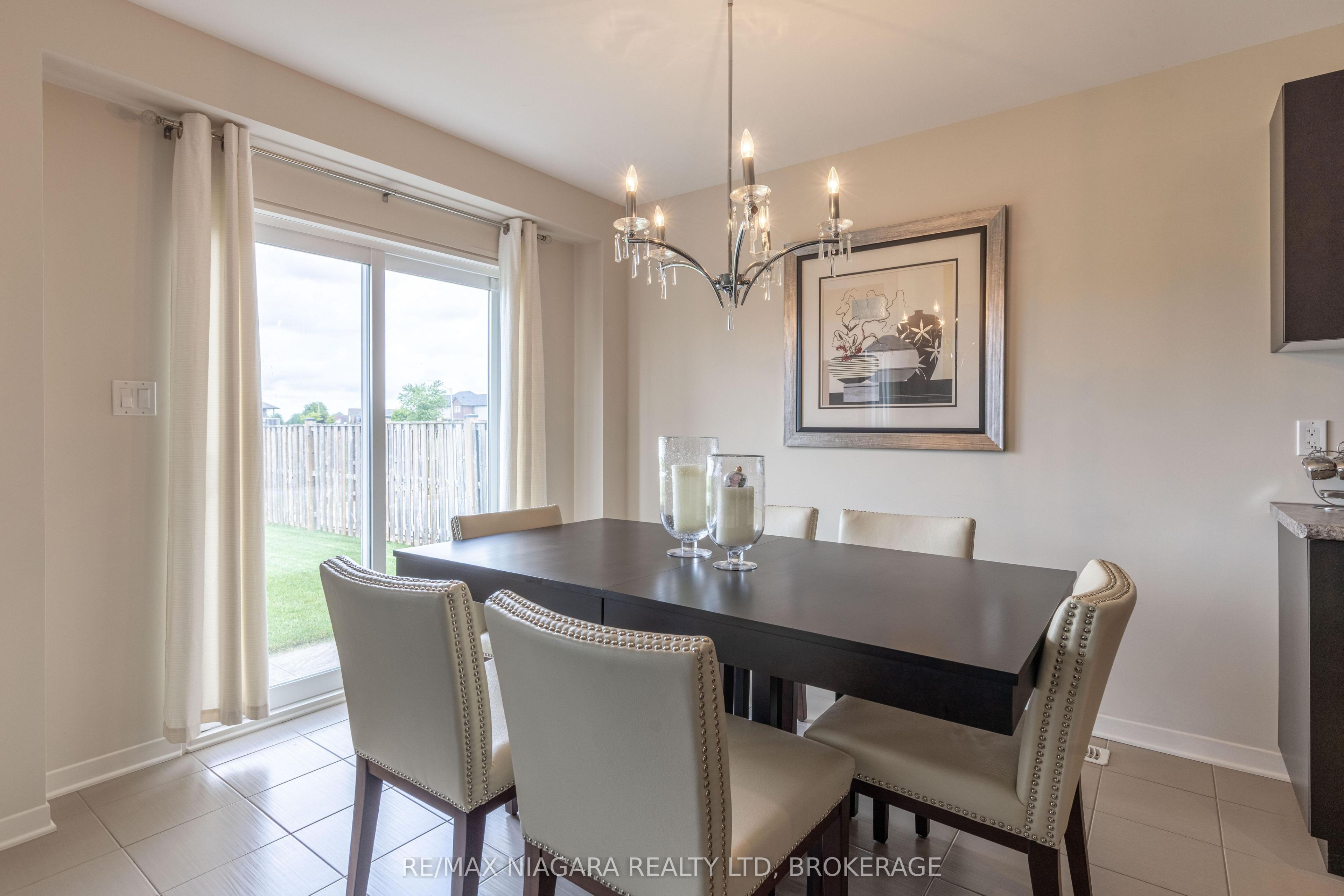 8625 Upper Canada Drive Property Photo 10
