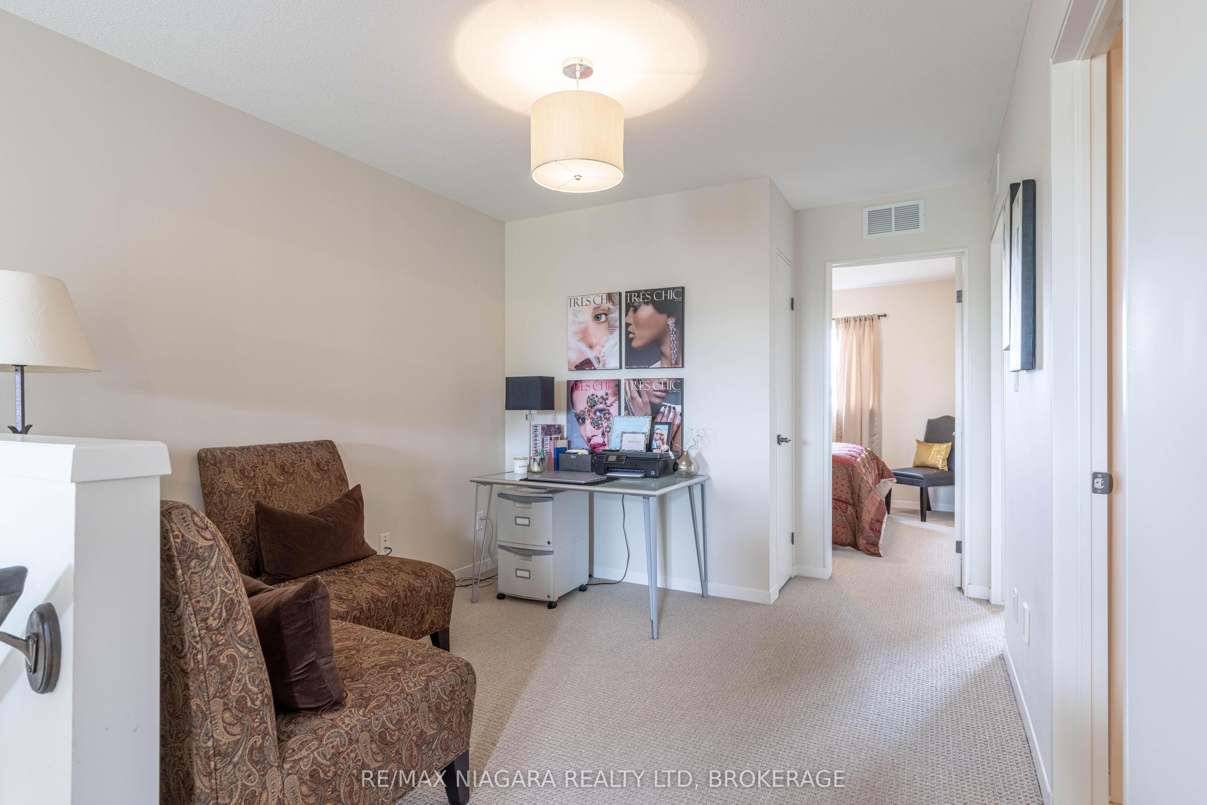 8625 Upper Canada Drive Property Photo 11